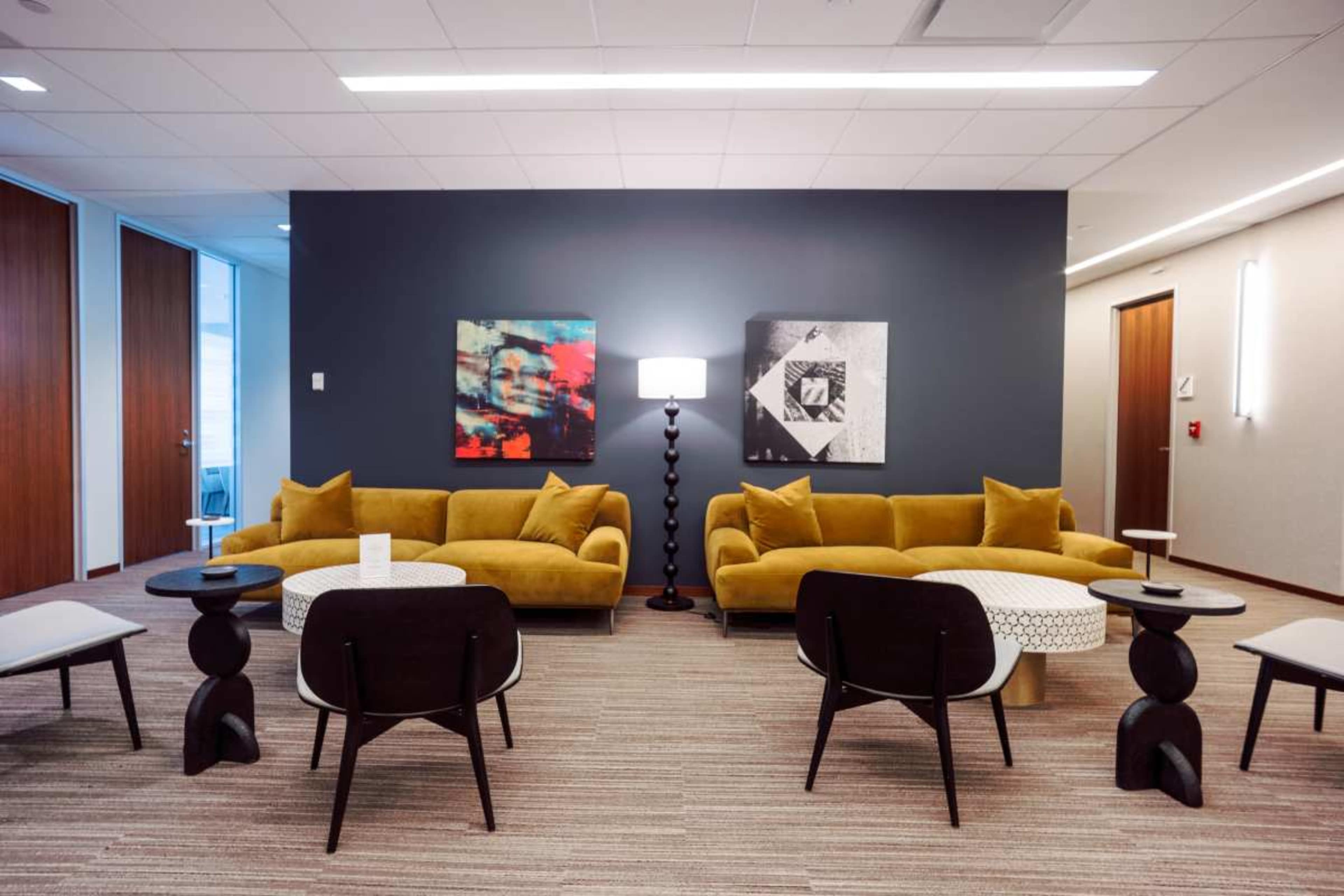 Upscale Cocktail Lounge in Chicago Suburbs Image in Schaumburg Township, Schaumburg, IL