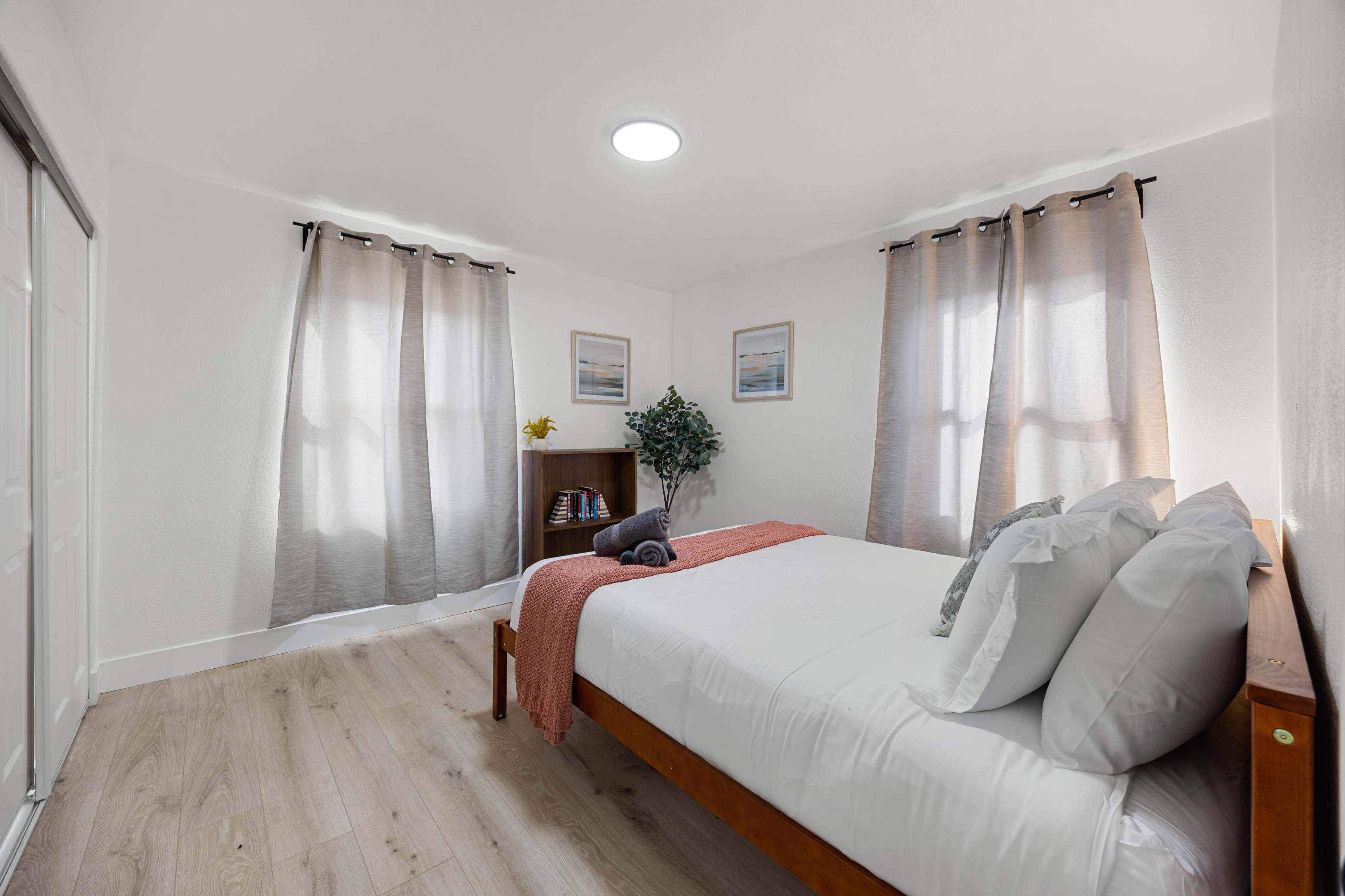 Dapper 2-Bedroom Abode Image in Tahoe Park, Sacramento, CA