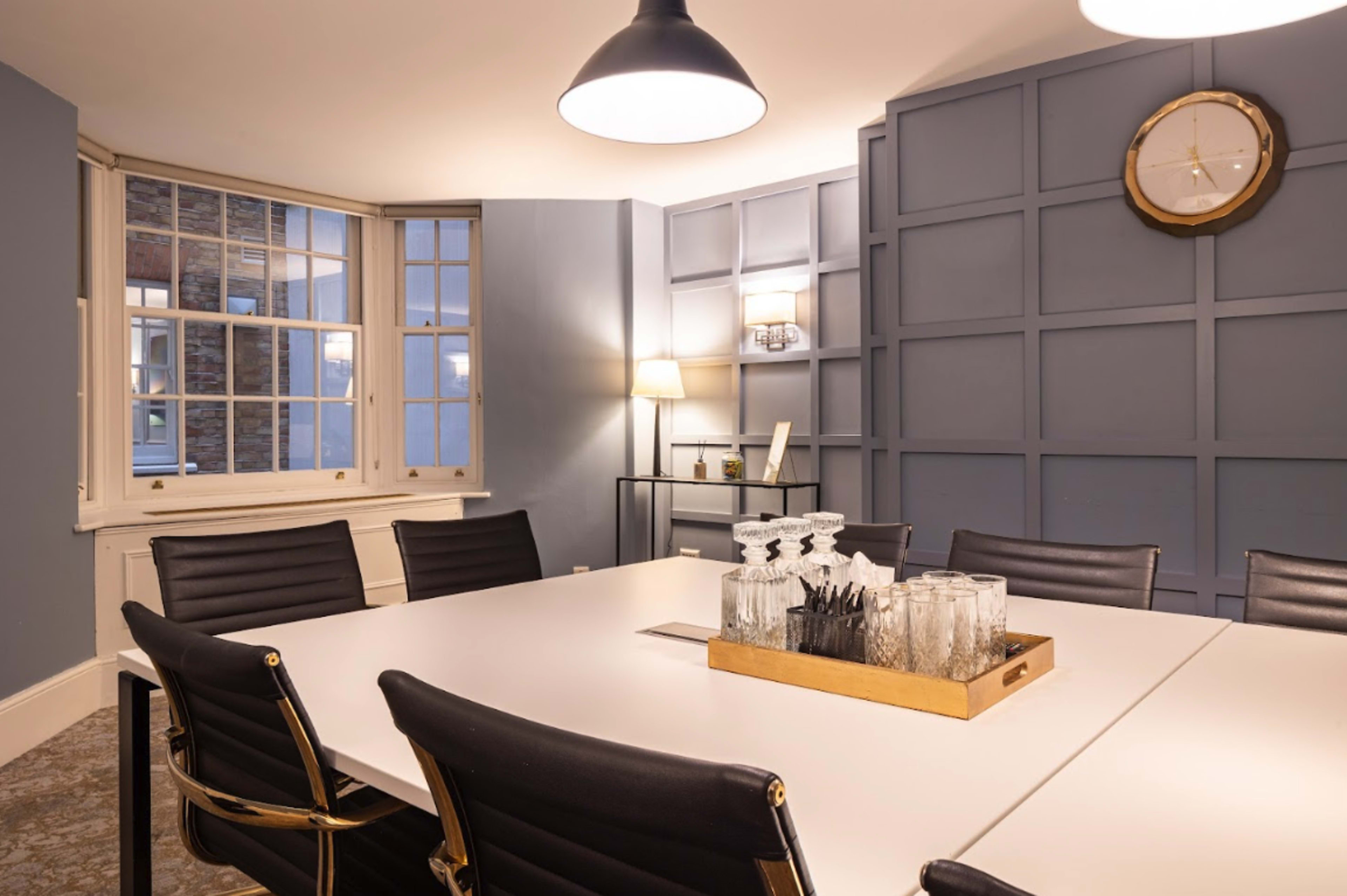 Meeting Room for 12 Attendees in Mayfair - Meeting Room 1 - Mayfair Image in Mayfair, London, ENG