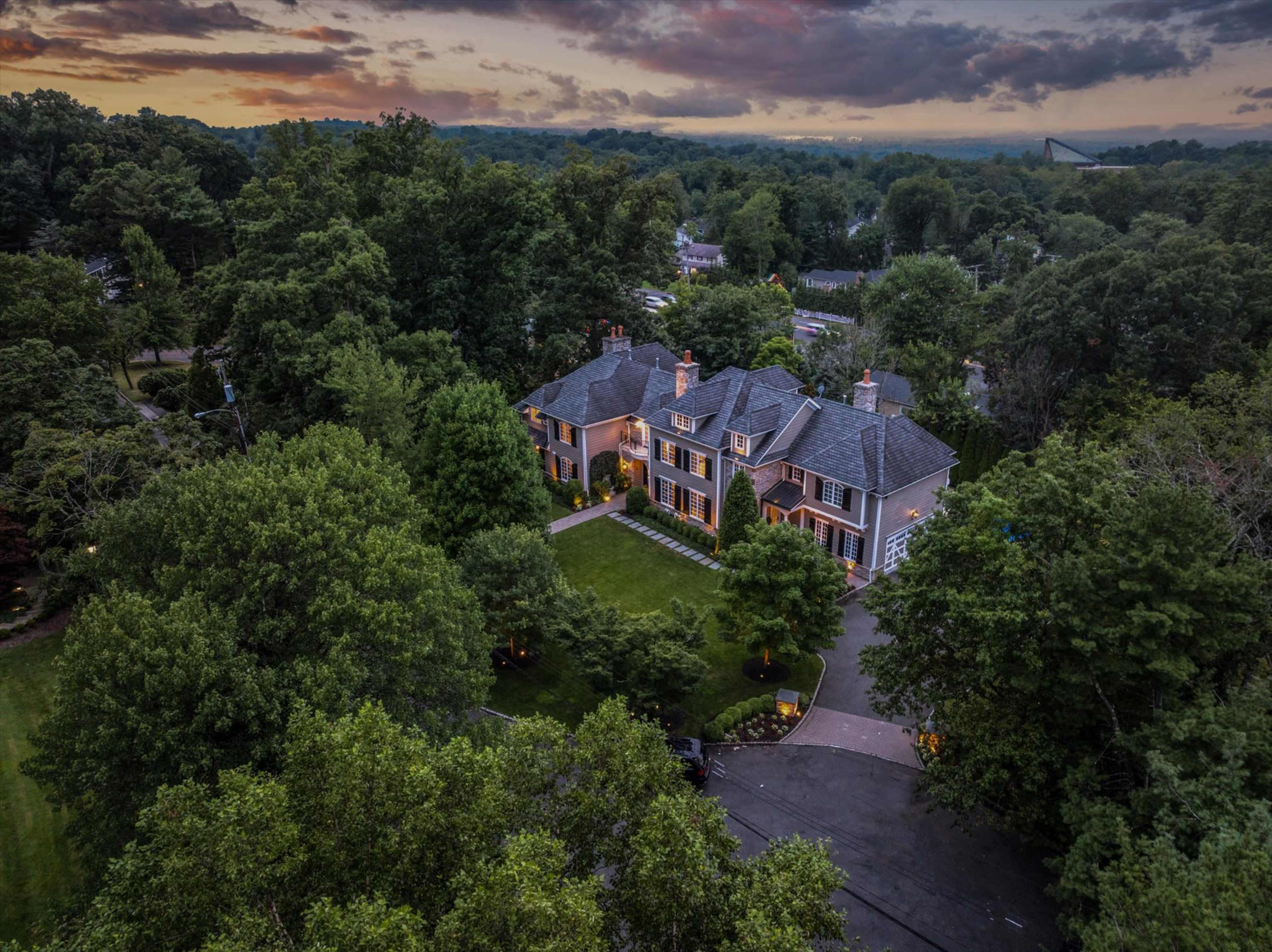 8-Bedroom Ultra High-End Luxury Mansion Image in Short Hills, Short hills, NJ