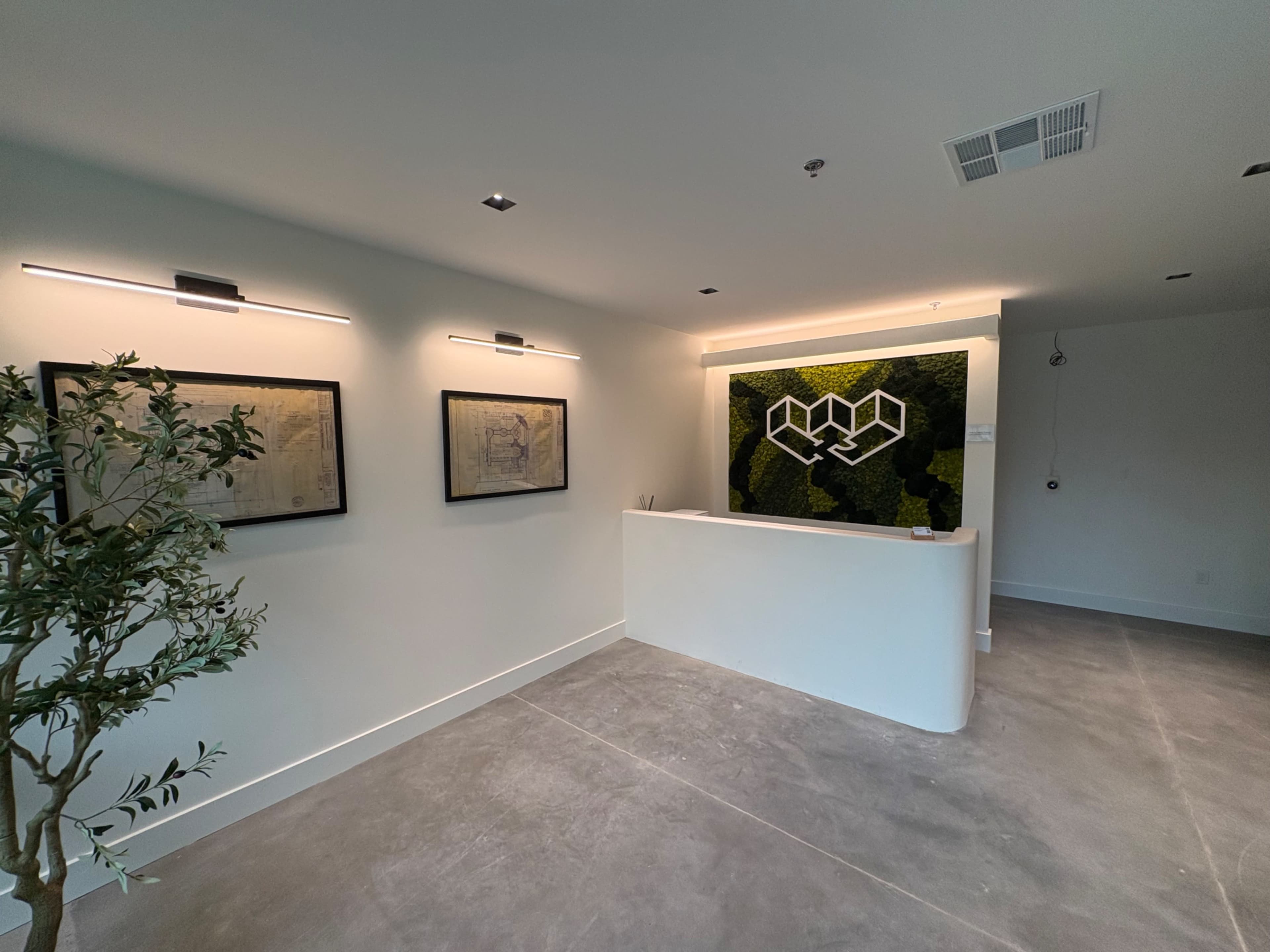 Large luxurious projection warehouse and office Image in Irvine Research Center, Irvine, CA