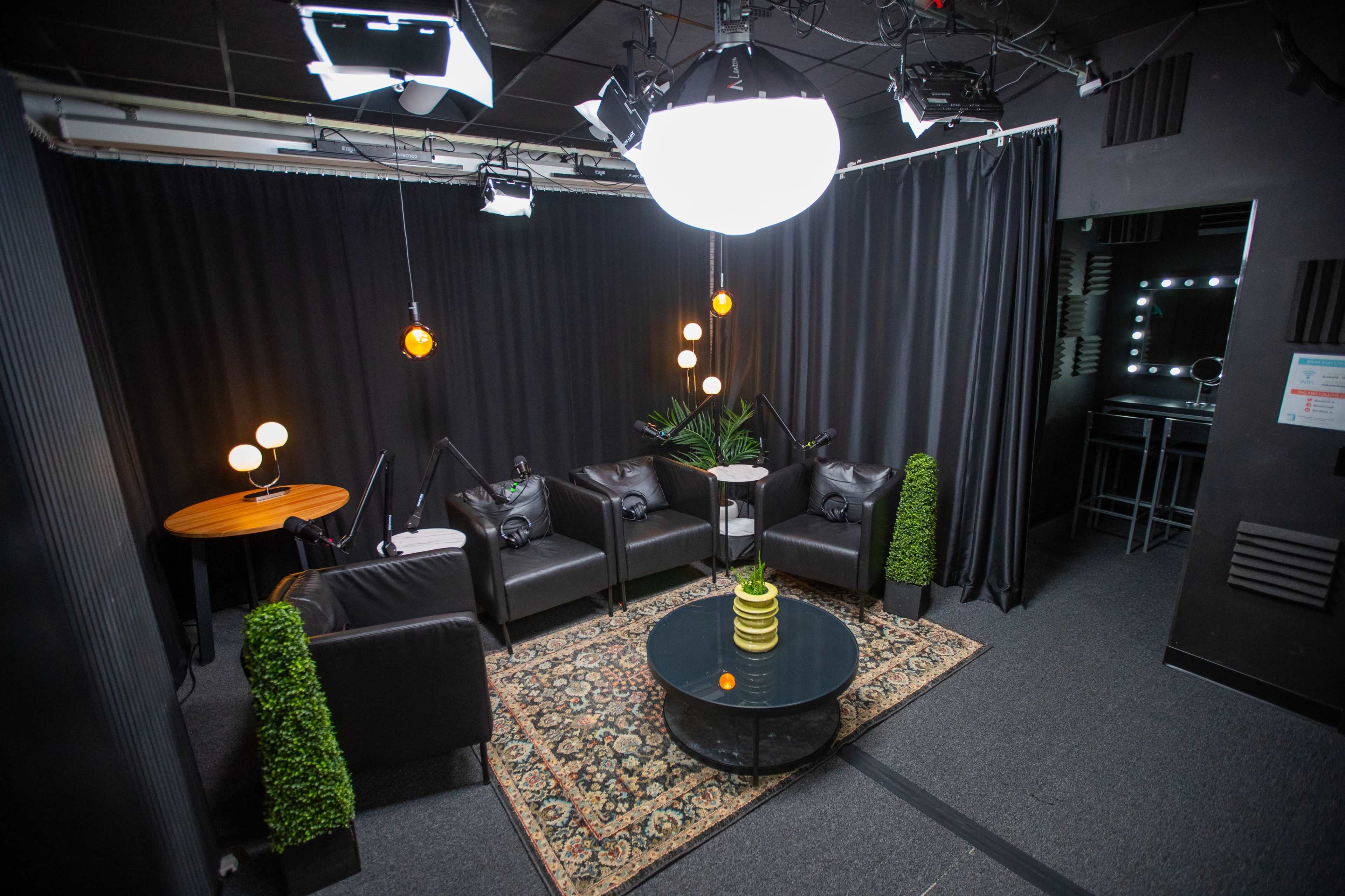 The Speak Easy Lounge (Video Podcast Studio), Pittsburgh, PA ...