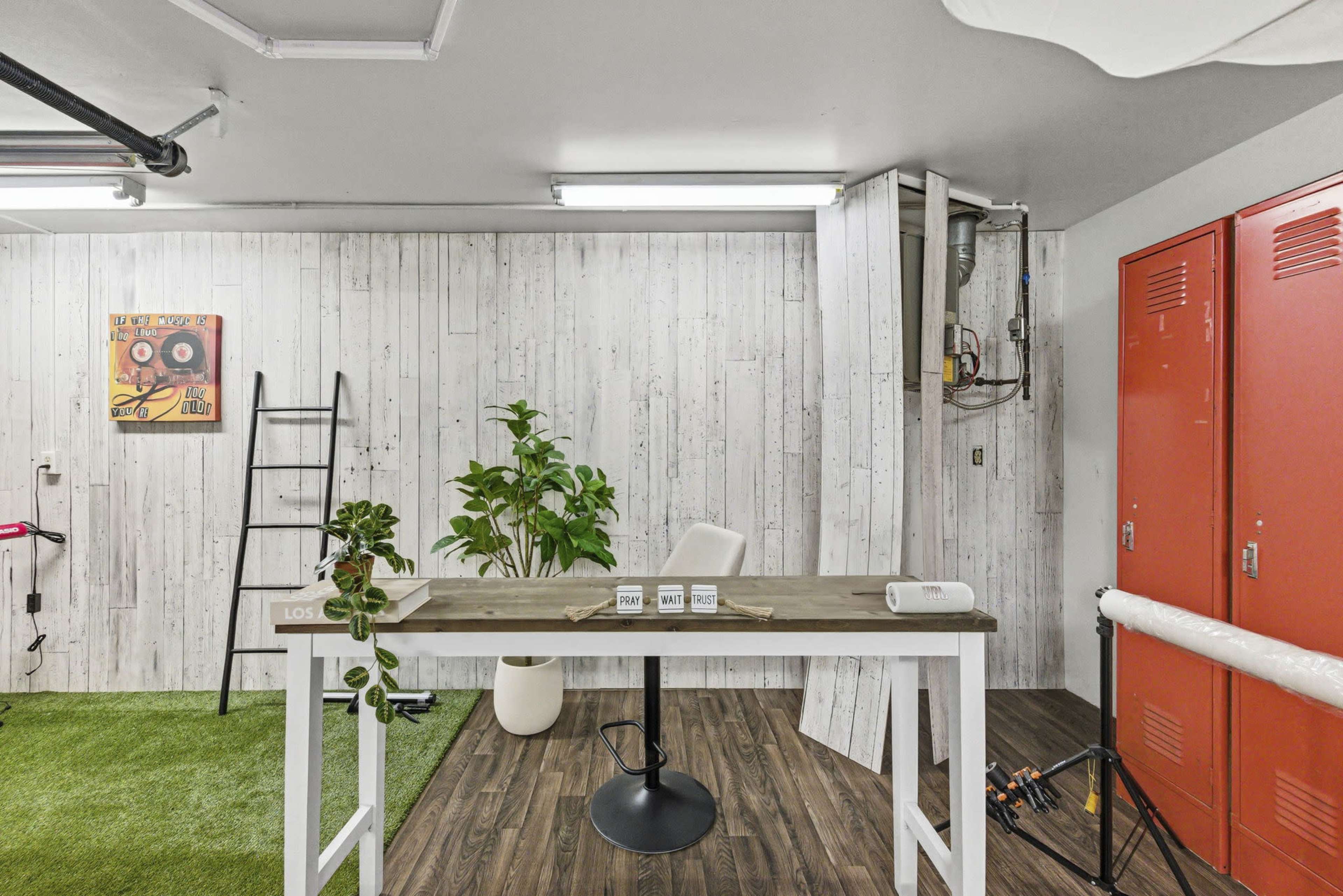 Eden Room- Green room with pops of colors. Relaxing Vibe. Creative playground Image in Fairfield Township, Lafayette, IN