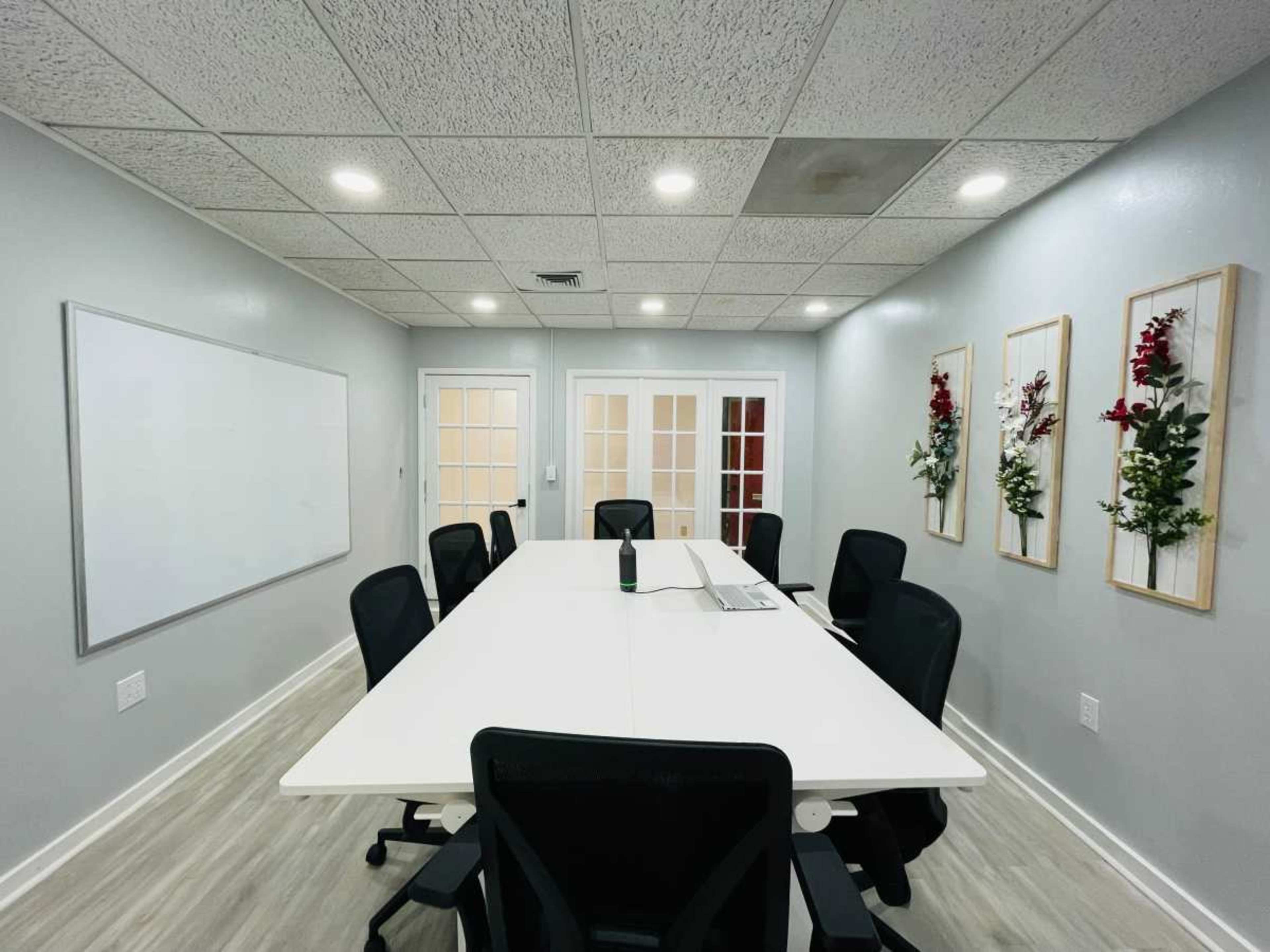 Flexible Meeting Space. Close to Airports. 360 degree view video conferencing. Formal seating for 8. Image in Clearwater, Clearwater, FL