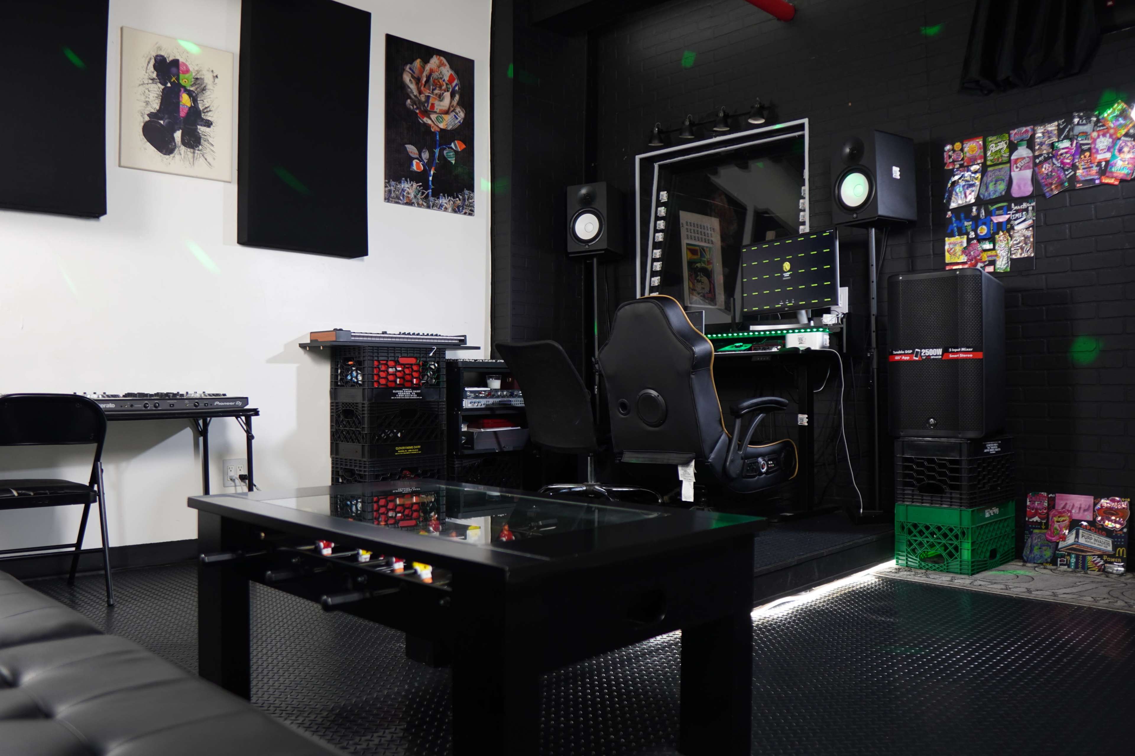 Spacious music studio and event venue with a stage in Downtown Brooklyn, just minutes from bridges and the Barclays Center. Image in Downtown Brooklyn, Brooklyn, NY