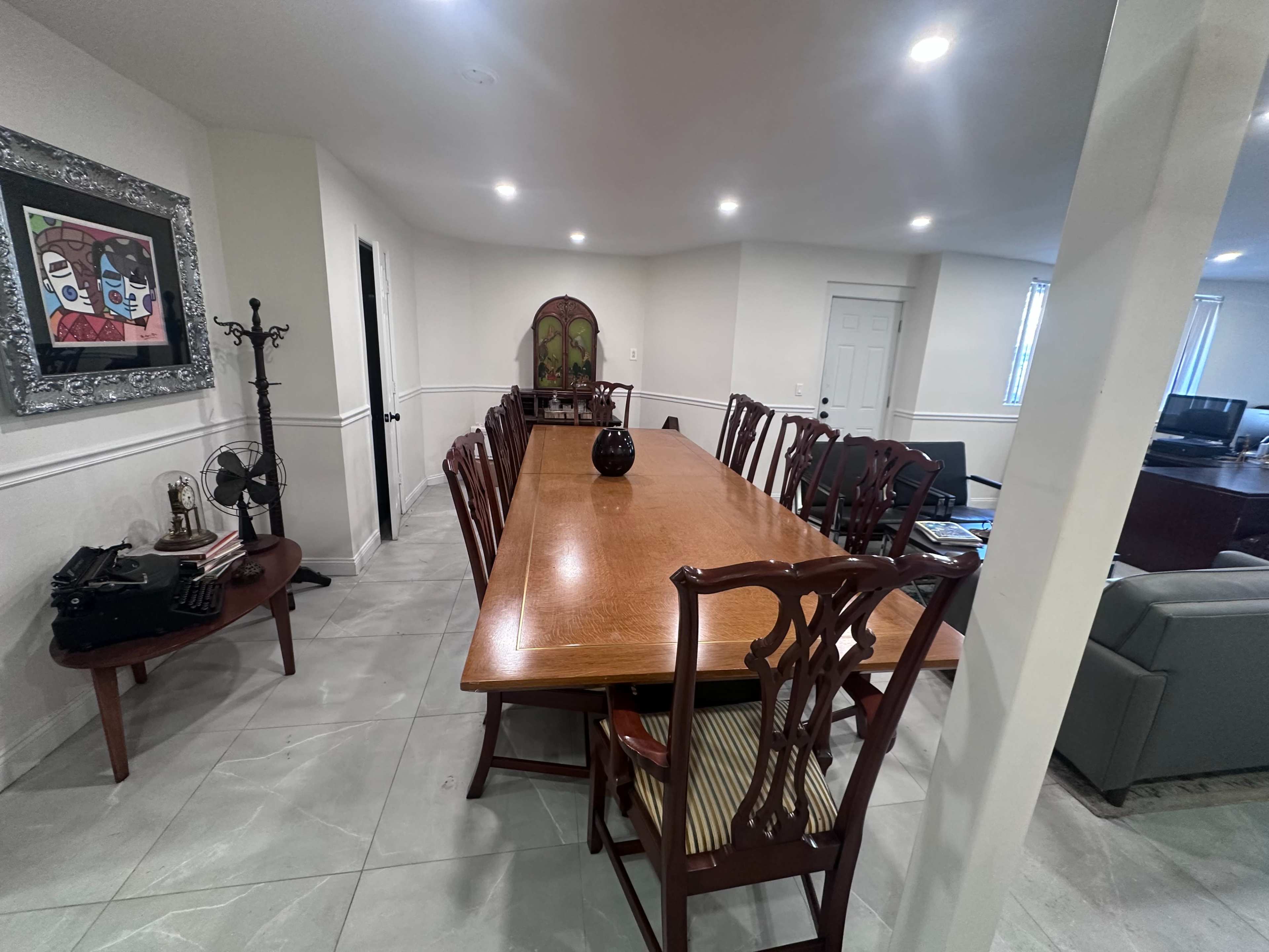 Simple Office space for meetings, closings or work Image in Bushwick, Brooklyn, NY