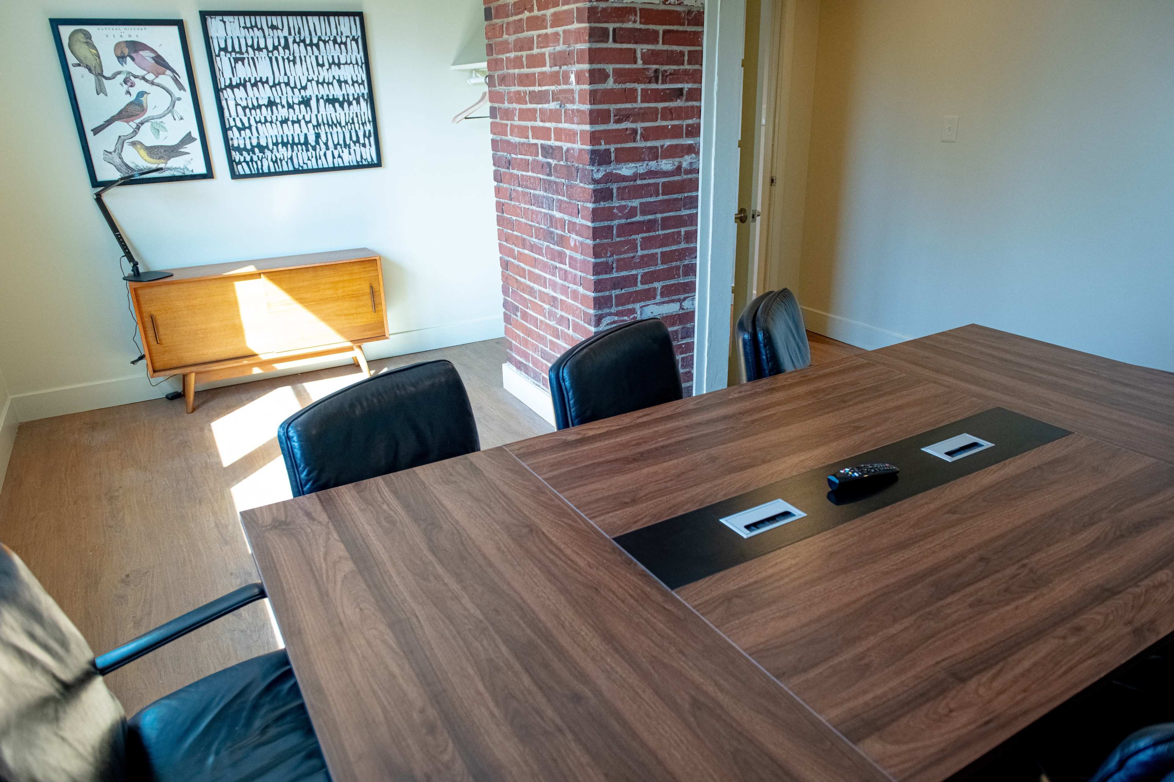 Studio Del Ray Large Conference Room Image in Del Ray, Alexandria, VA
