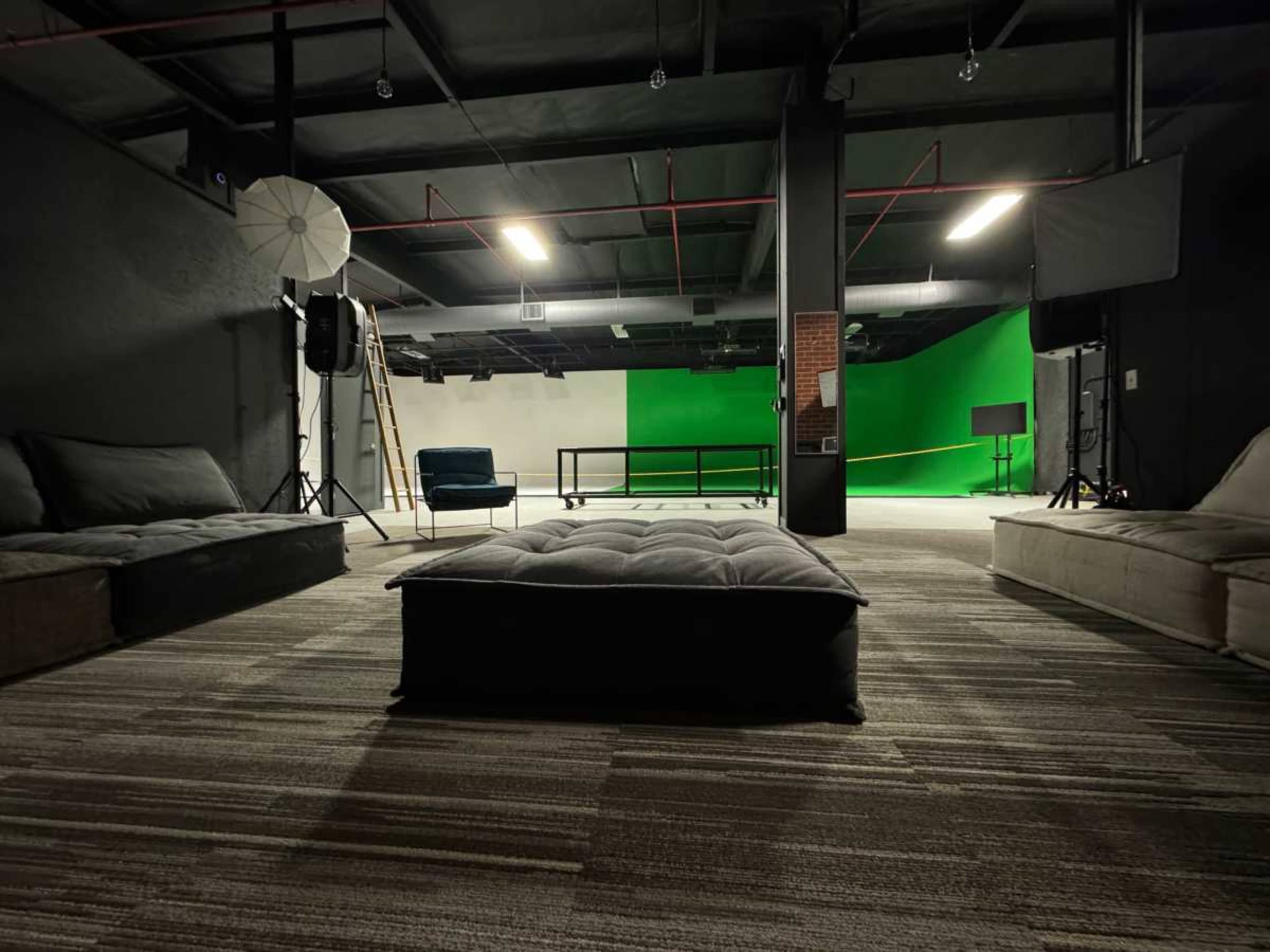 3600sf Pre-Lit Studio Image in Sun Valley, Los Angeles, CA