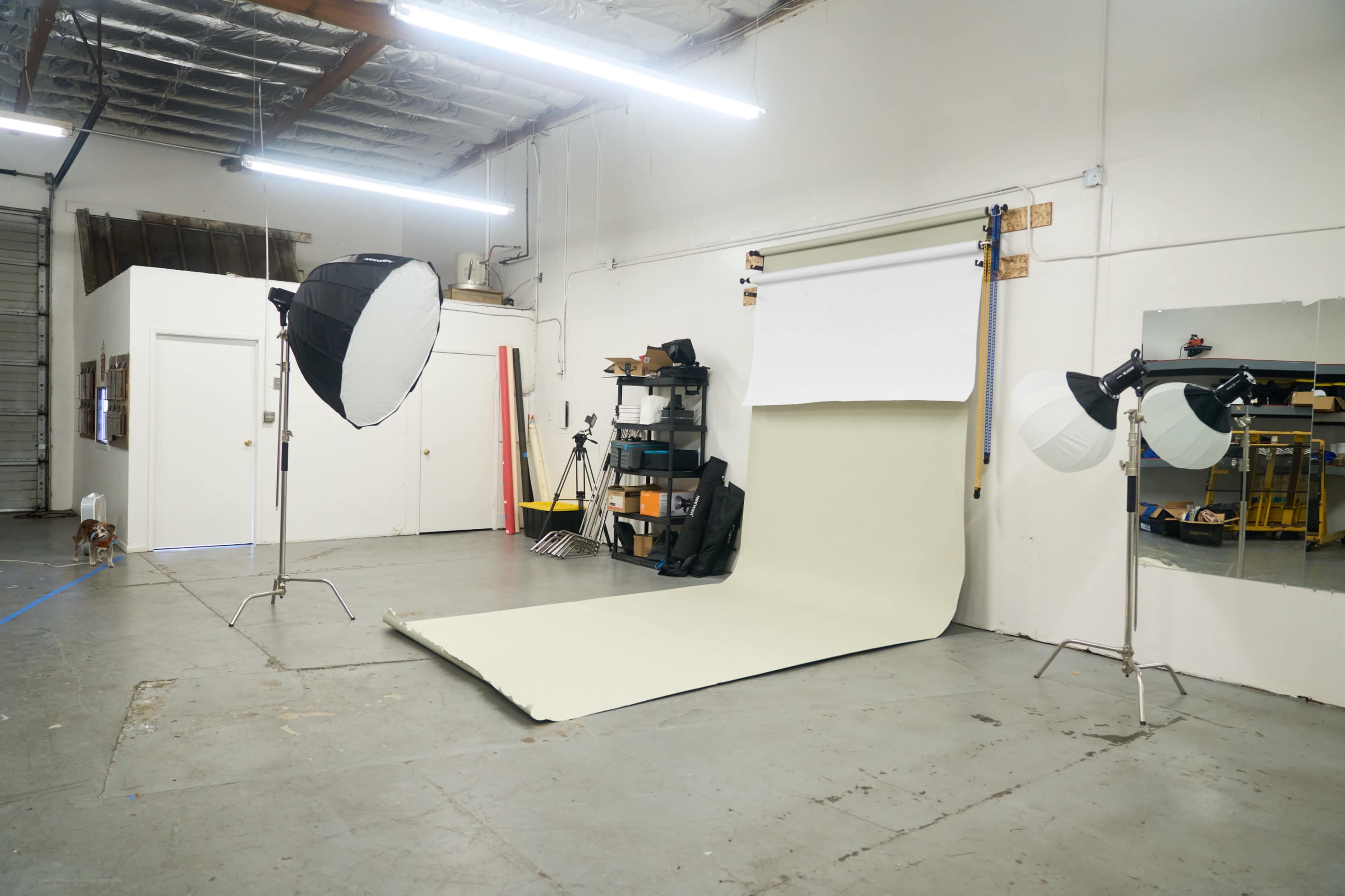 ✨ Urban Photo Studio — 1200sqft Creative Warehouse with Backdrops & Pro Lighting Image in East Industrial, Fremont, CA