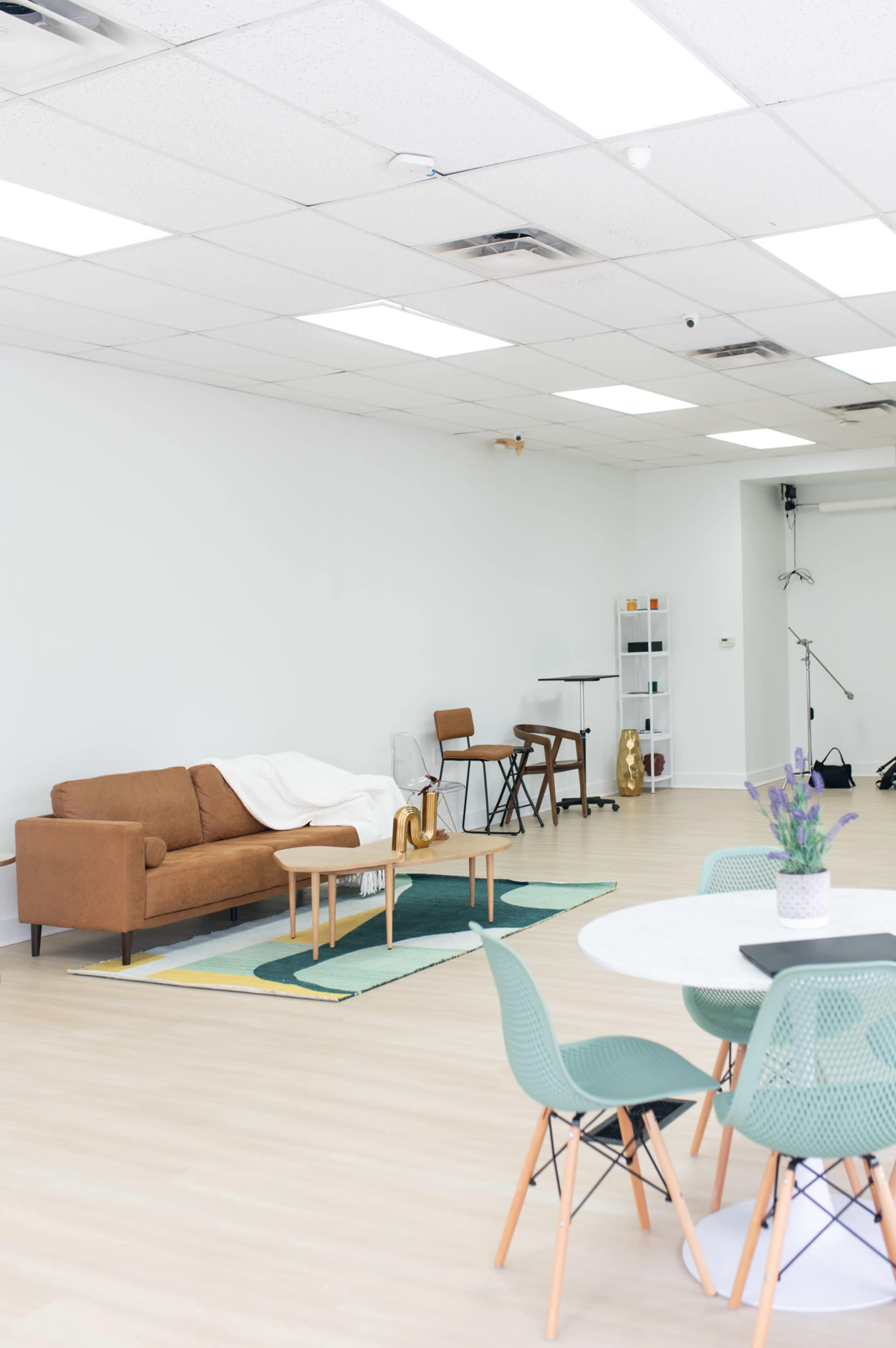 Bright & Modern Studio in Shaker Square – Perfect for Photoshoots, Events & Meetings Image in Buckeye - Shaker, Cleveland, OH
