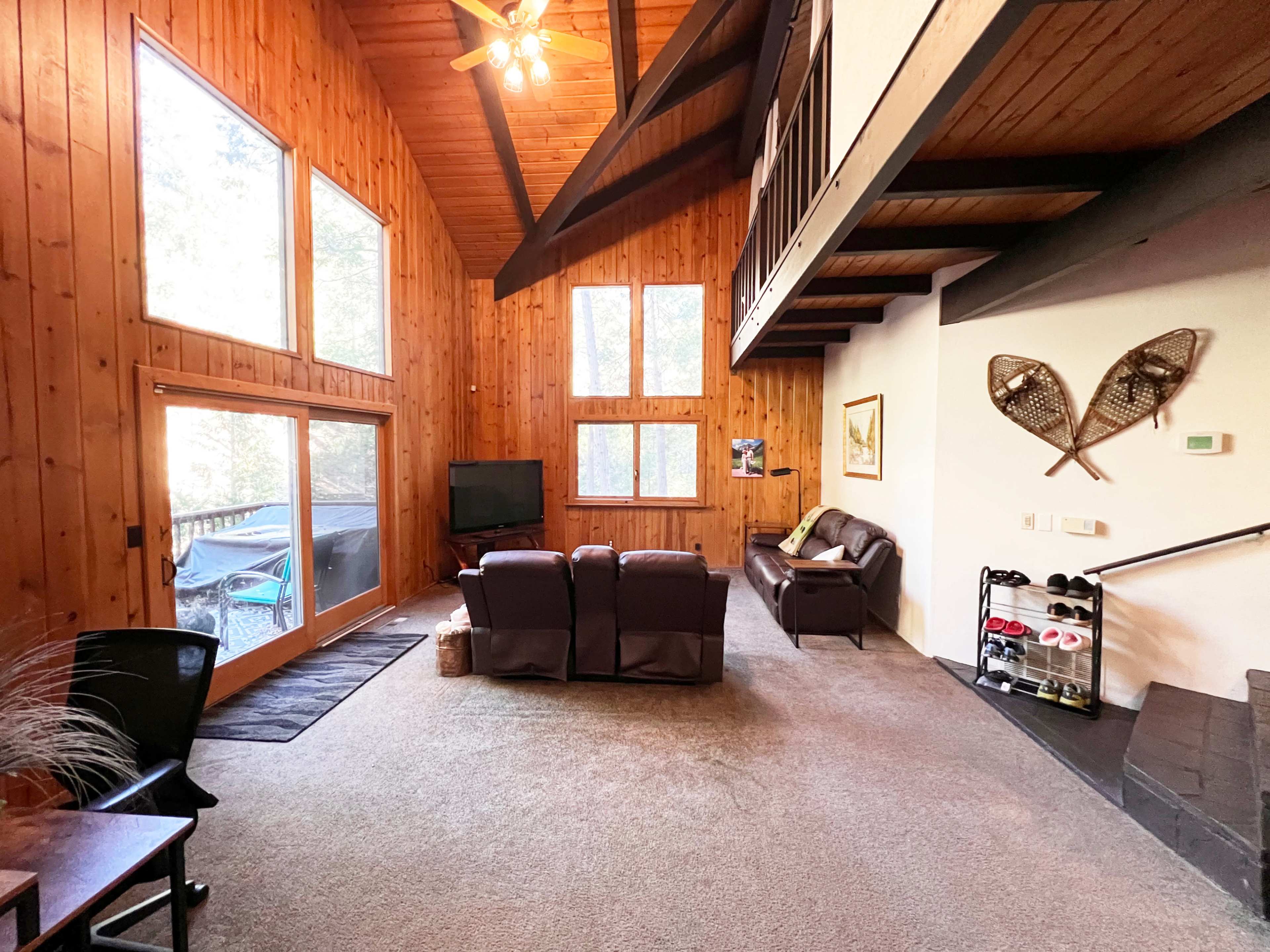 Beautiful and quaint Cabin in the Woods with a Running Creek Image in Crestline, Crestline, CA