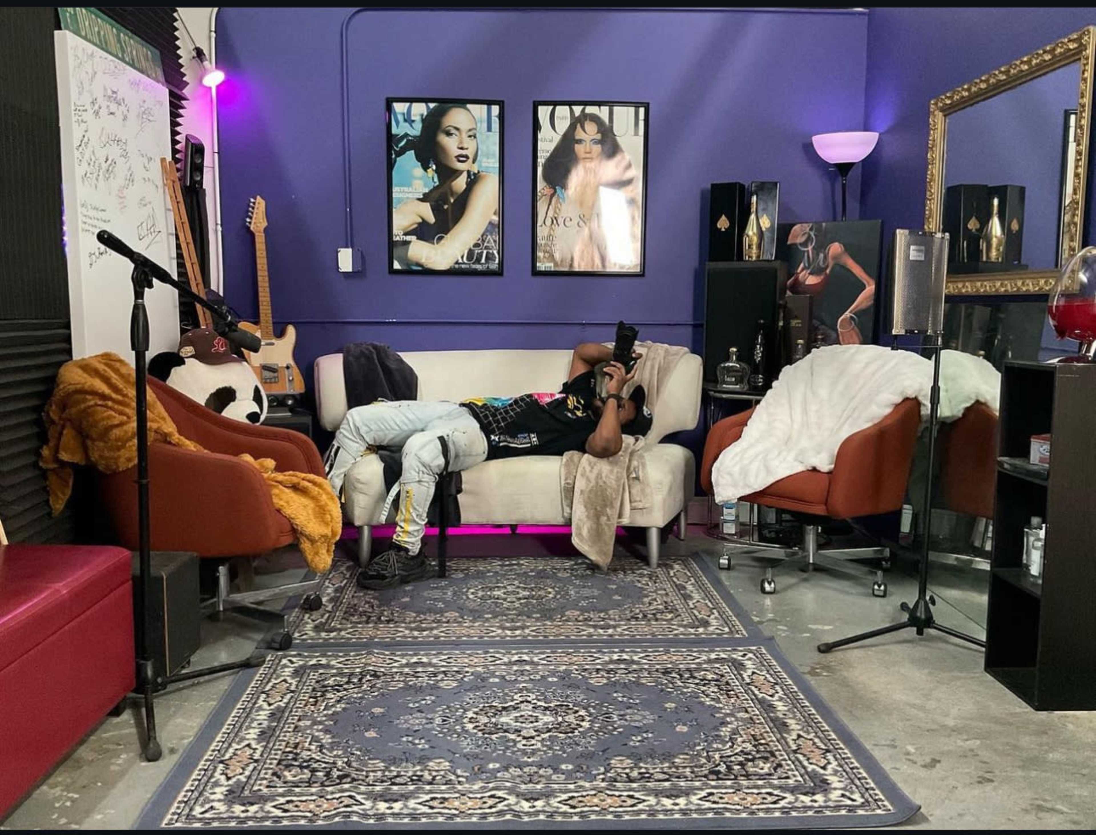 A Vibrant Mid-City Creative Arts Studio Image in Broadmoor/Sherwood Forest, Baton Rouge, LA
