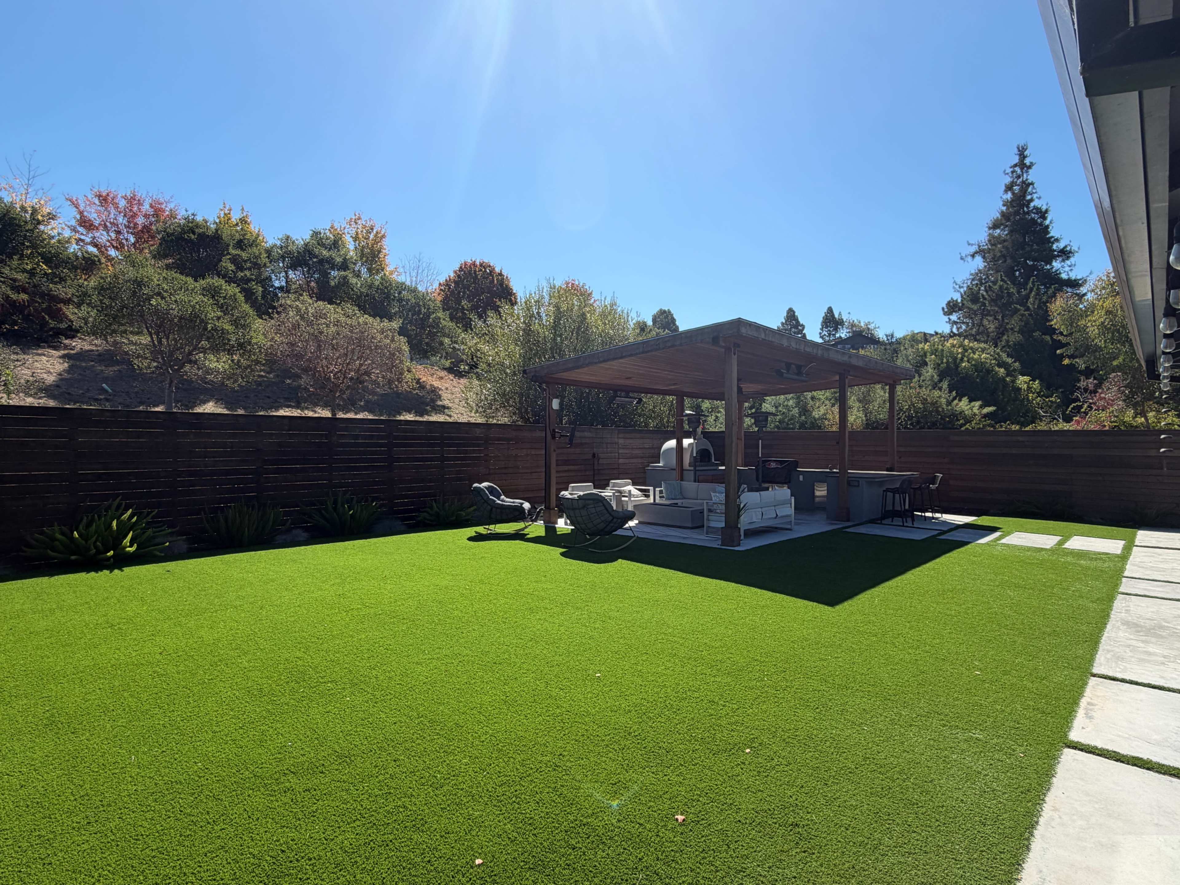 Stylish Outdoor Event Space With Covered Area and Outdoor Kitchen Image in Belvedere Tiburon, Belvedere Tiburon, CA