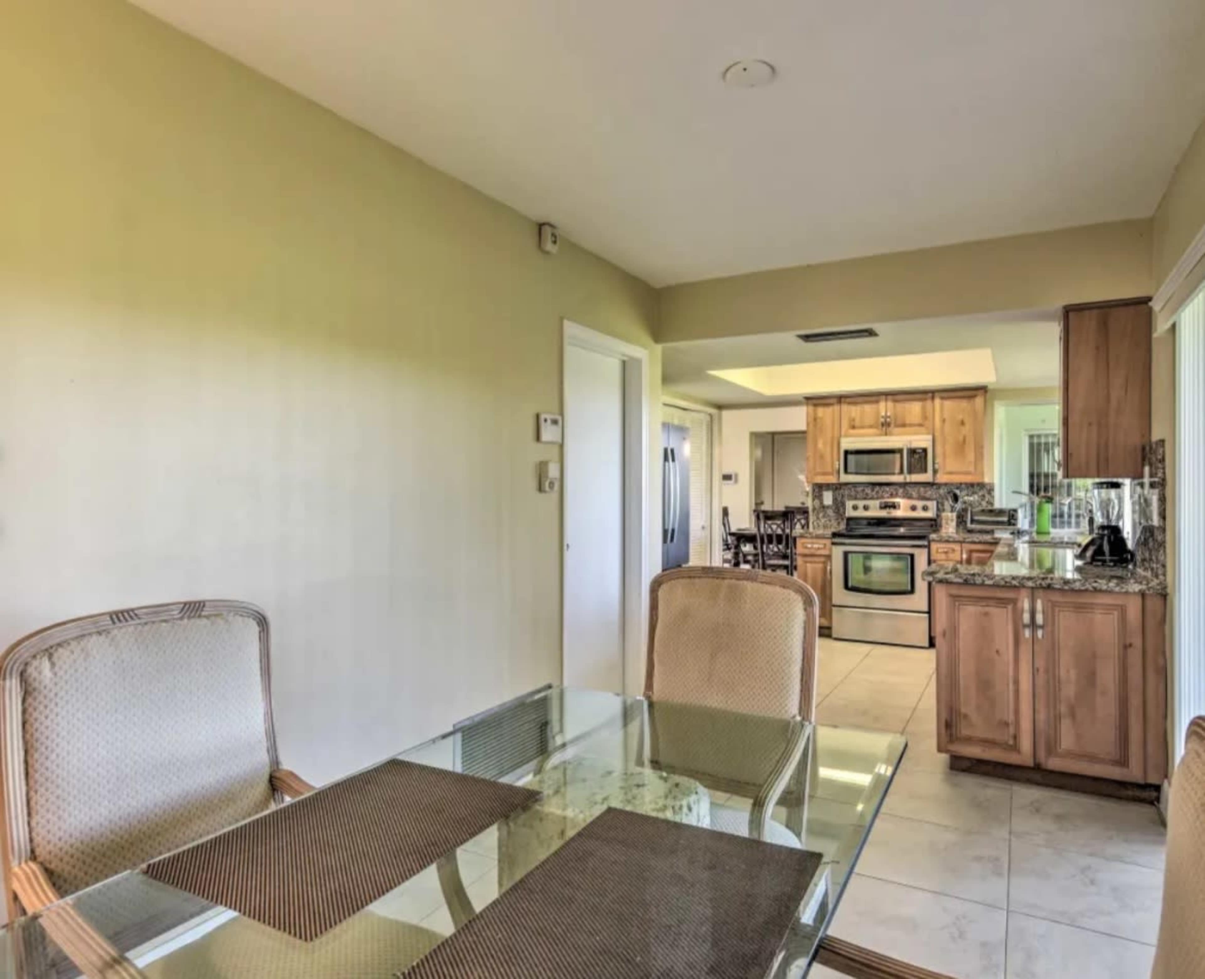 Cute bungalow on the water Image in , Sunrise, FL