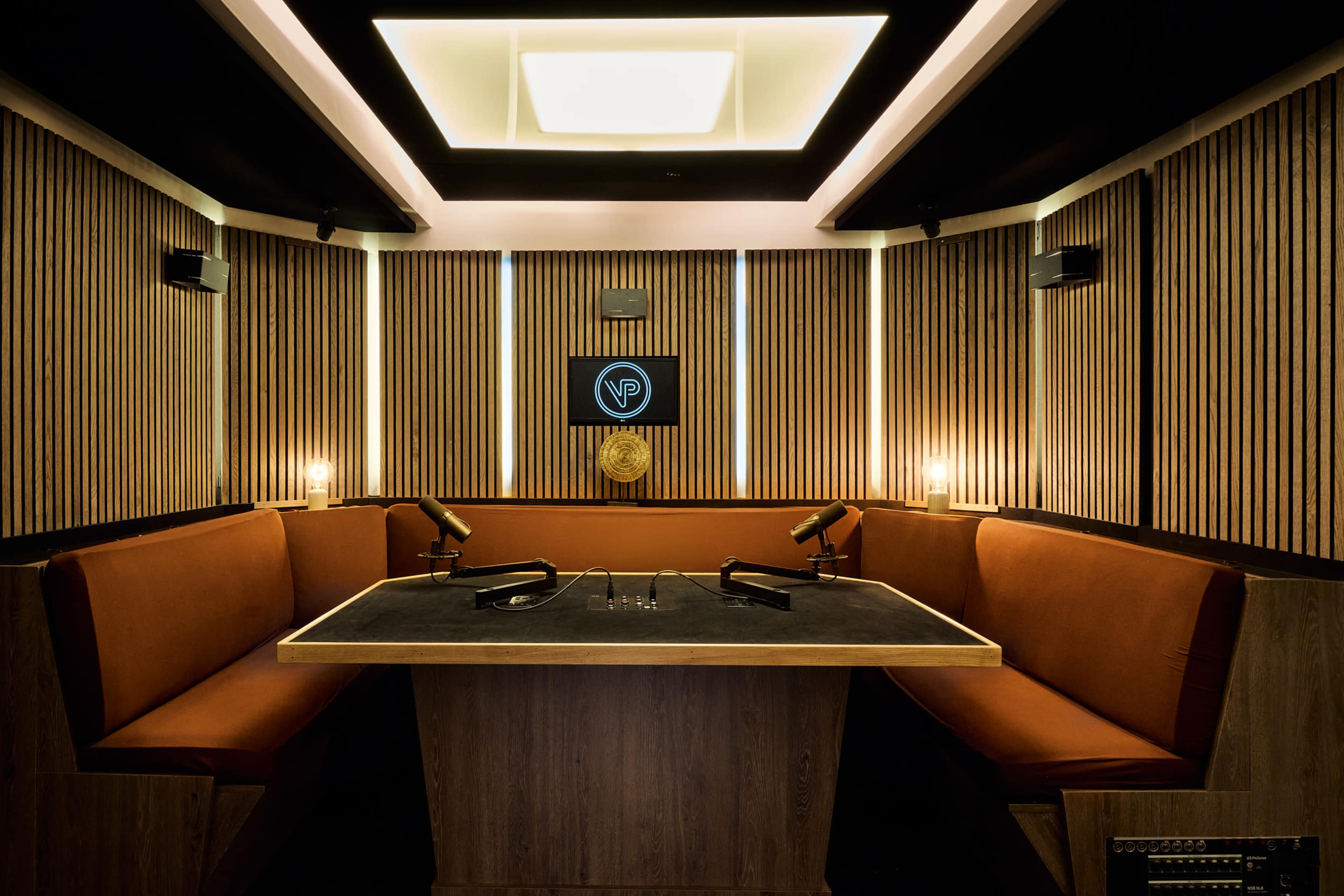 Premium London Podcast Studio Image in Fulham, London, ENG