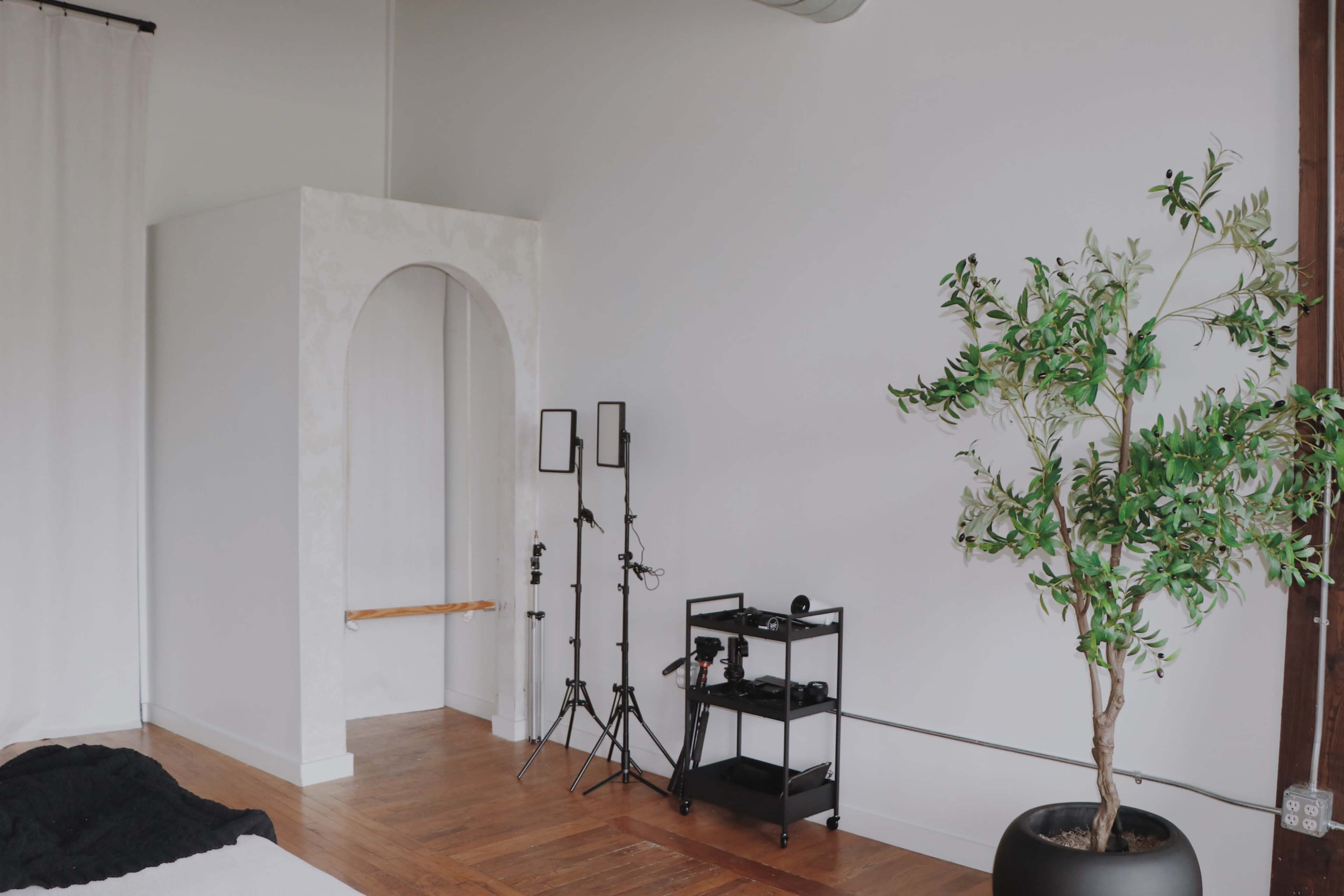 Downtown Natural Light Multi-Set Creative Loft | Exposed Brick Photo & Content Studio Image in Downtown Atlanta, Atlanta, GA