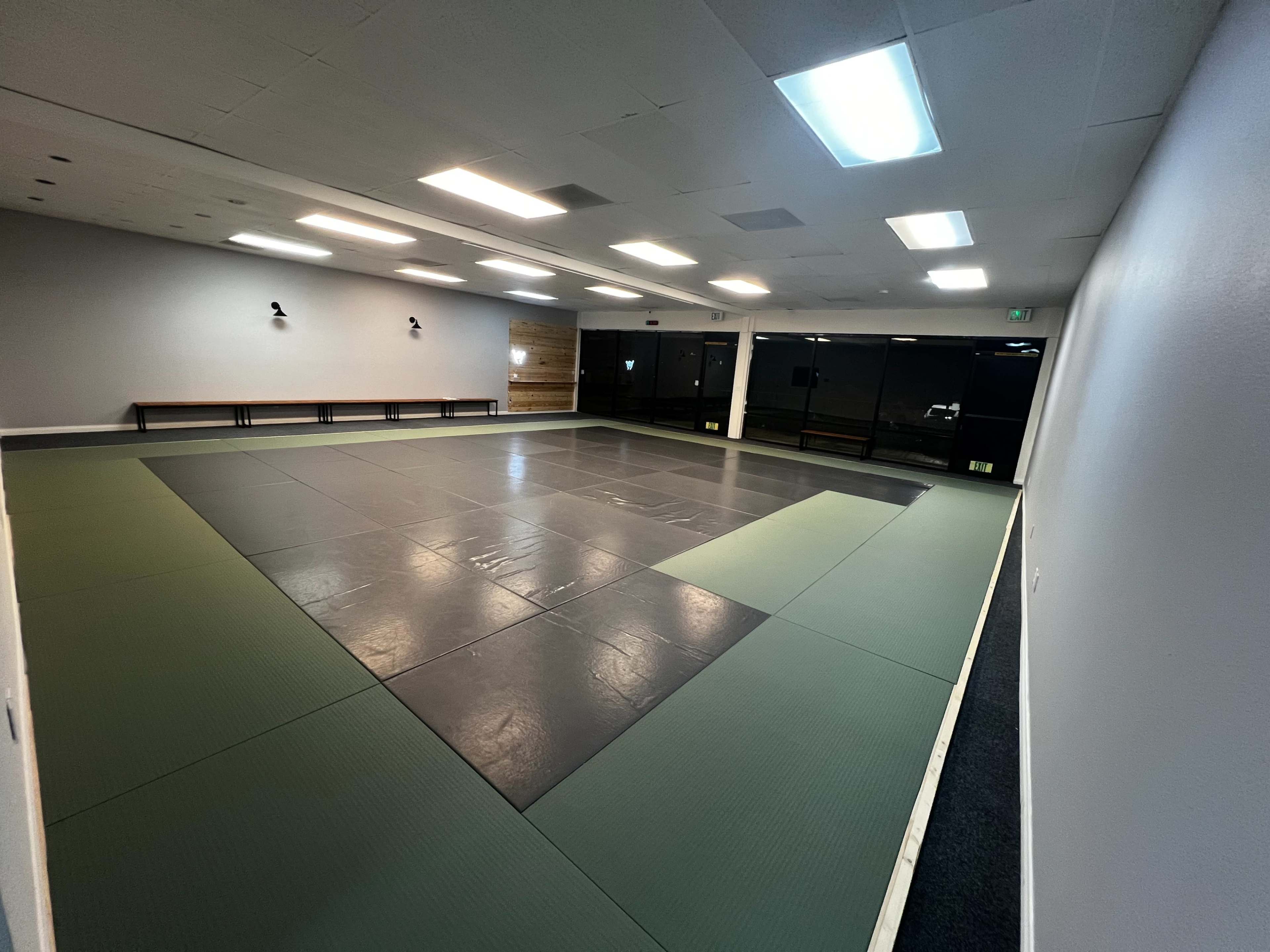 Martial arts gym with large mat space. Image in Saugus, Santa Clarita, CA