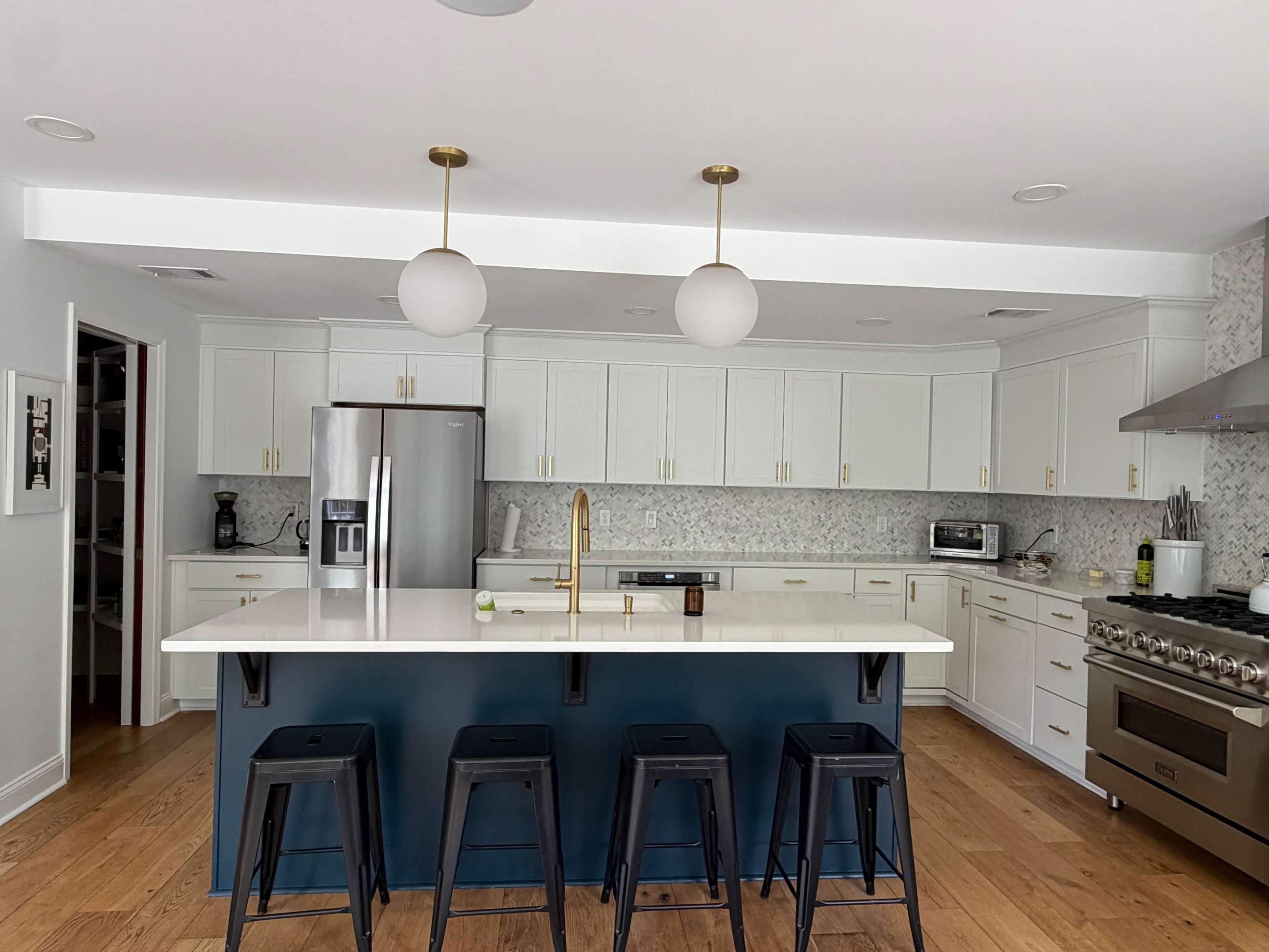 Designer Midcentury Georgian Family Home with Spacious Corner Lot Image in Midtown, Savannah, GA