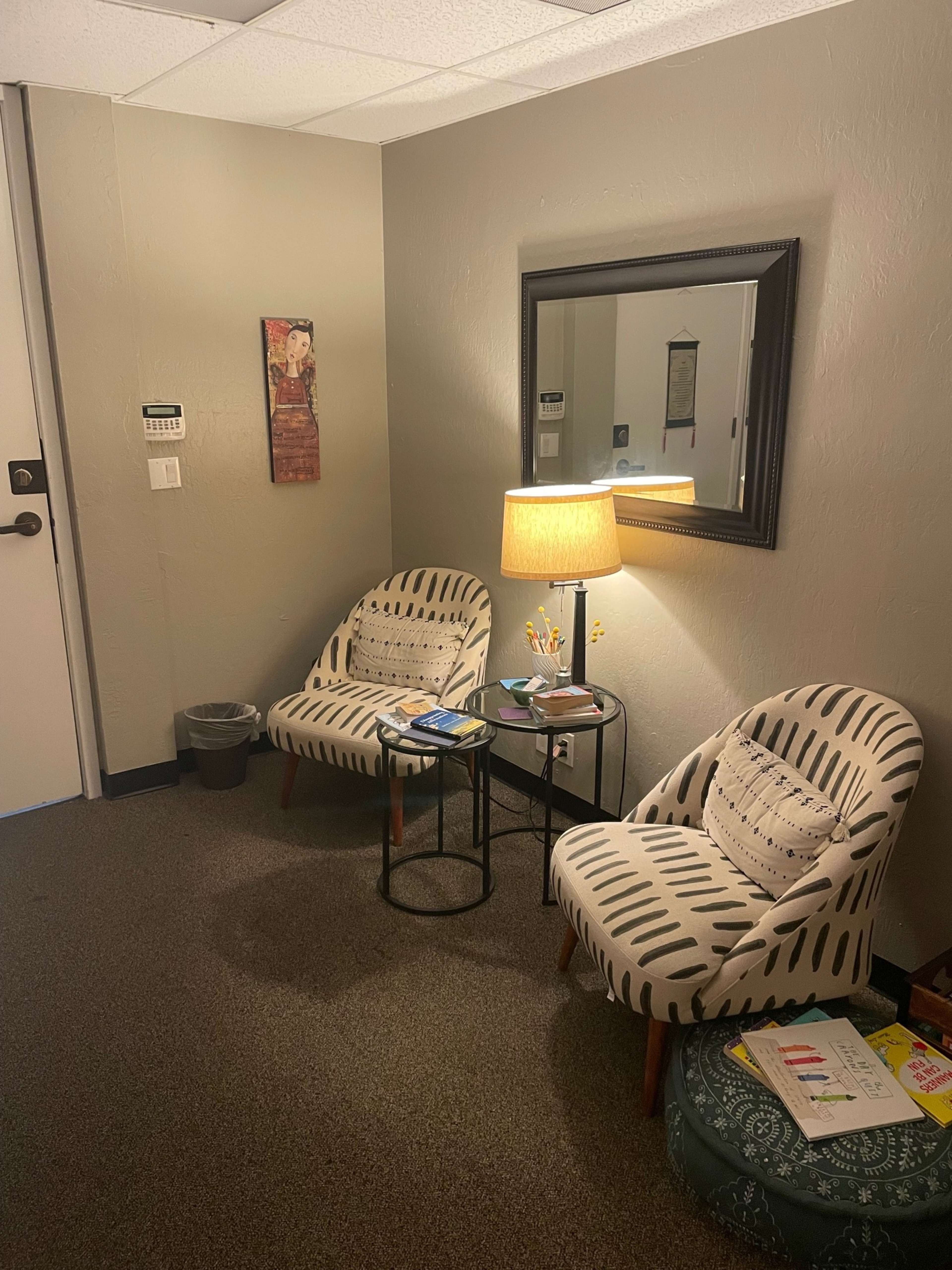 Charming Ground Floor Office Space w Street View—Perfect for Therapists Image in Central LA, Burbank, CA