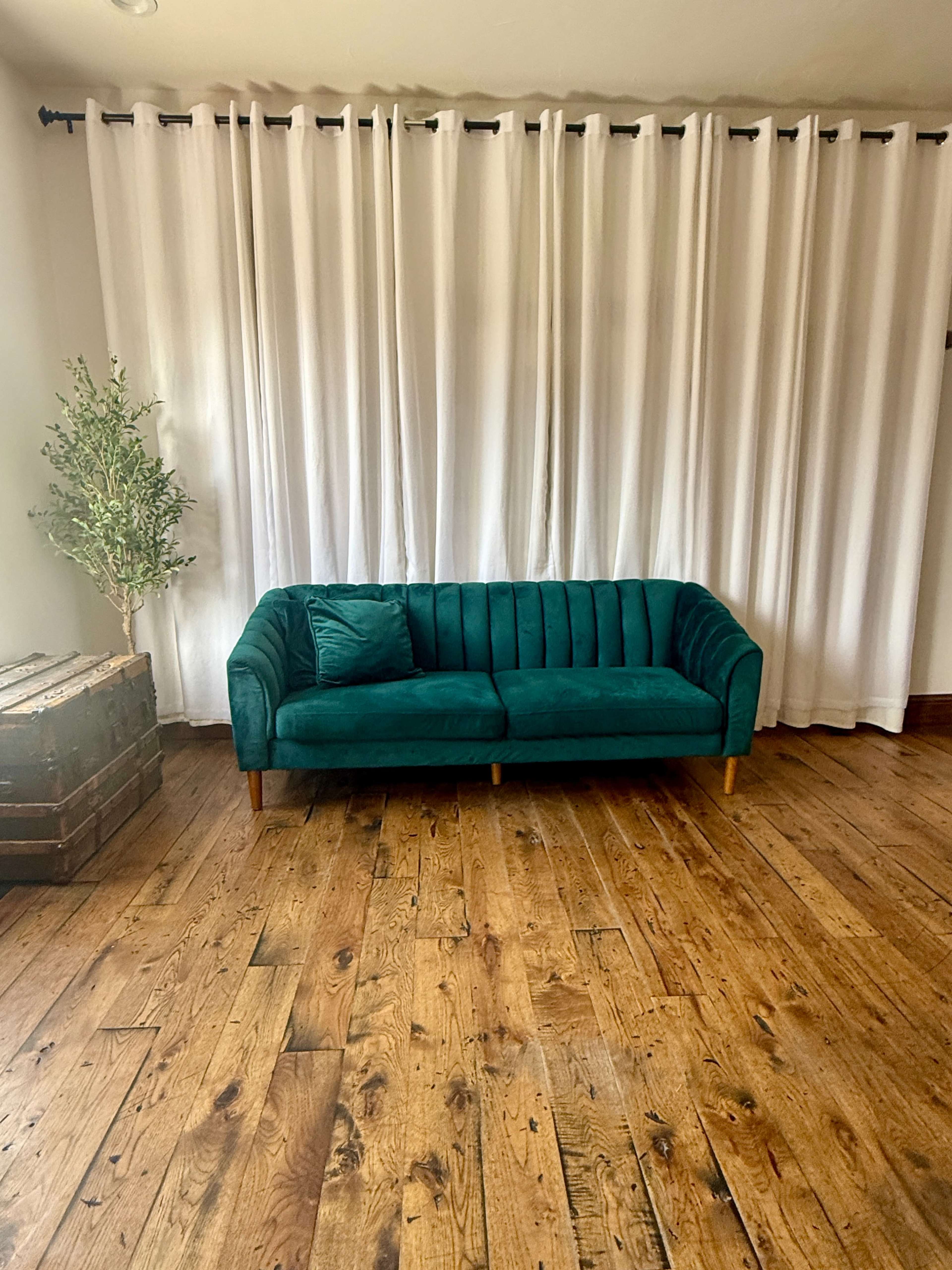 Downtown Vintage Chic Photo Studio Image in West Colorado Springs, Colorado Springs, CO