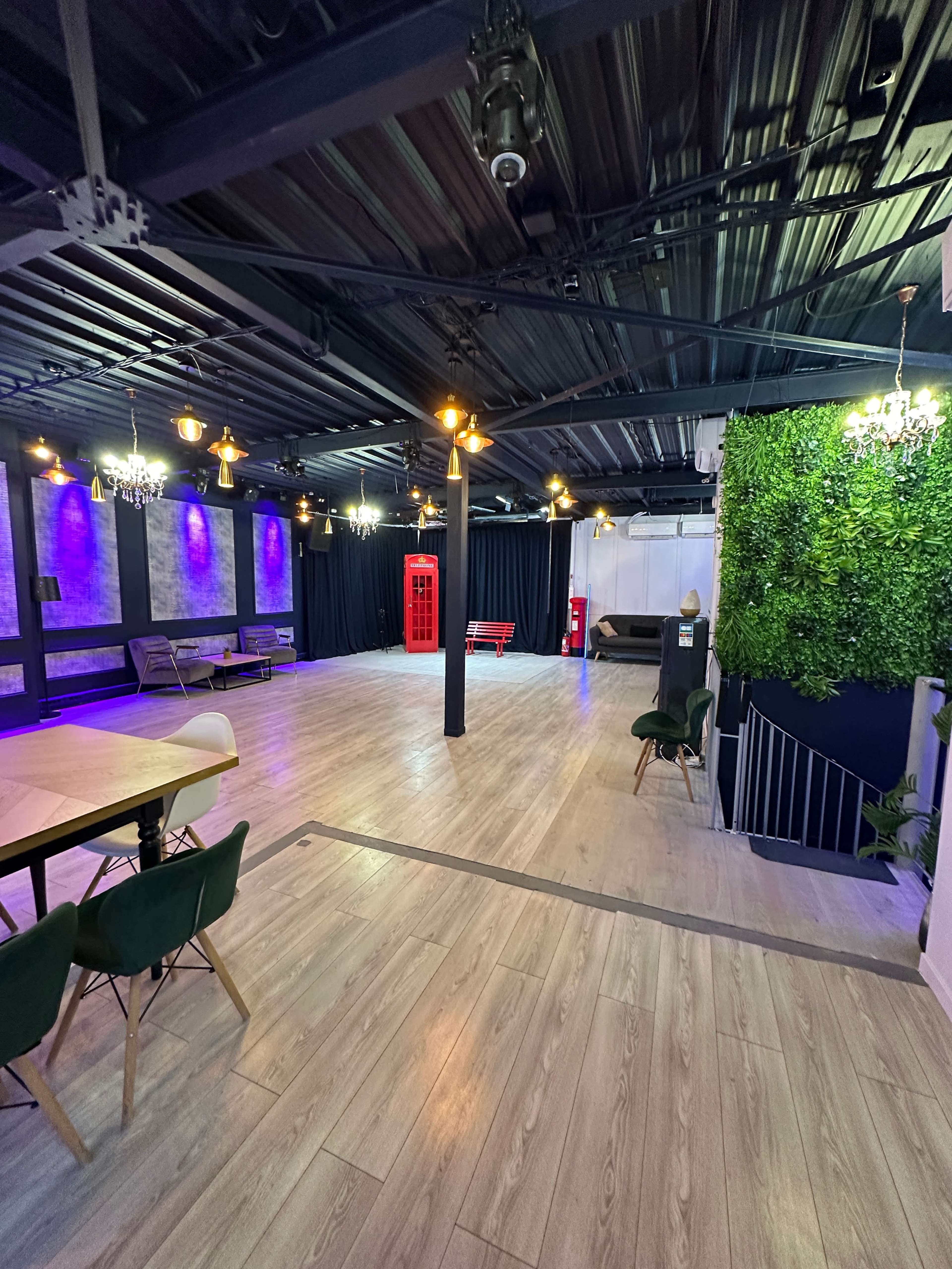 Salle de Fête Ultra Équipée – Style Industriel Chic – Entièrement Rénovée 🖤 Image in , Alfortville