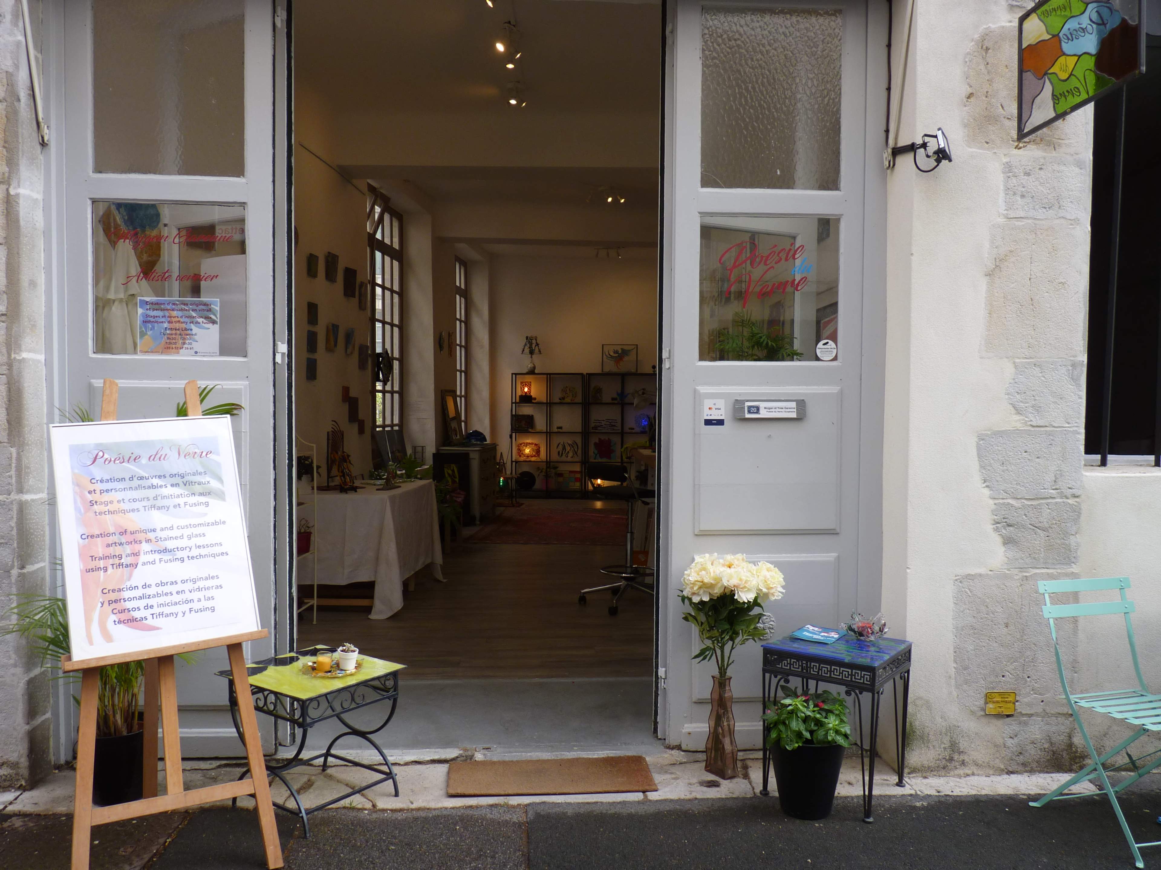 Atelier lumineux dans le quartier historique de Bayonne, près de la Cathédrale Image in , Bayonne