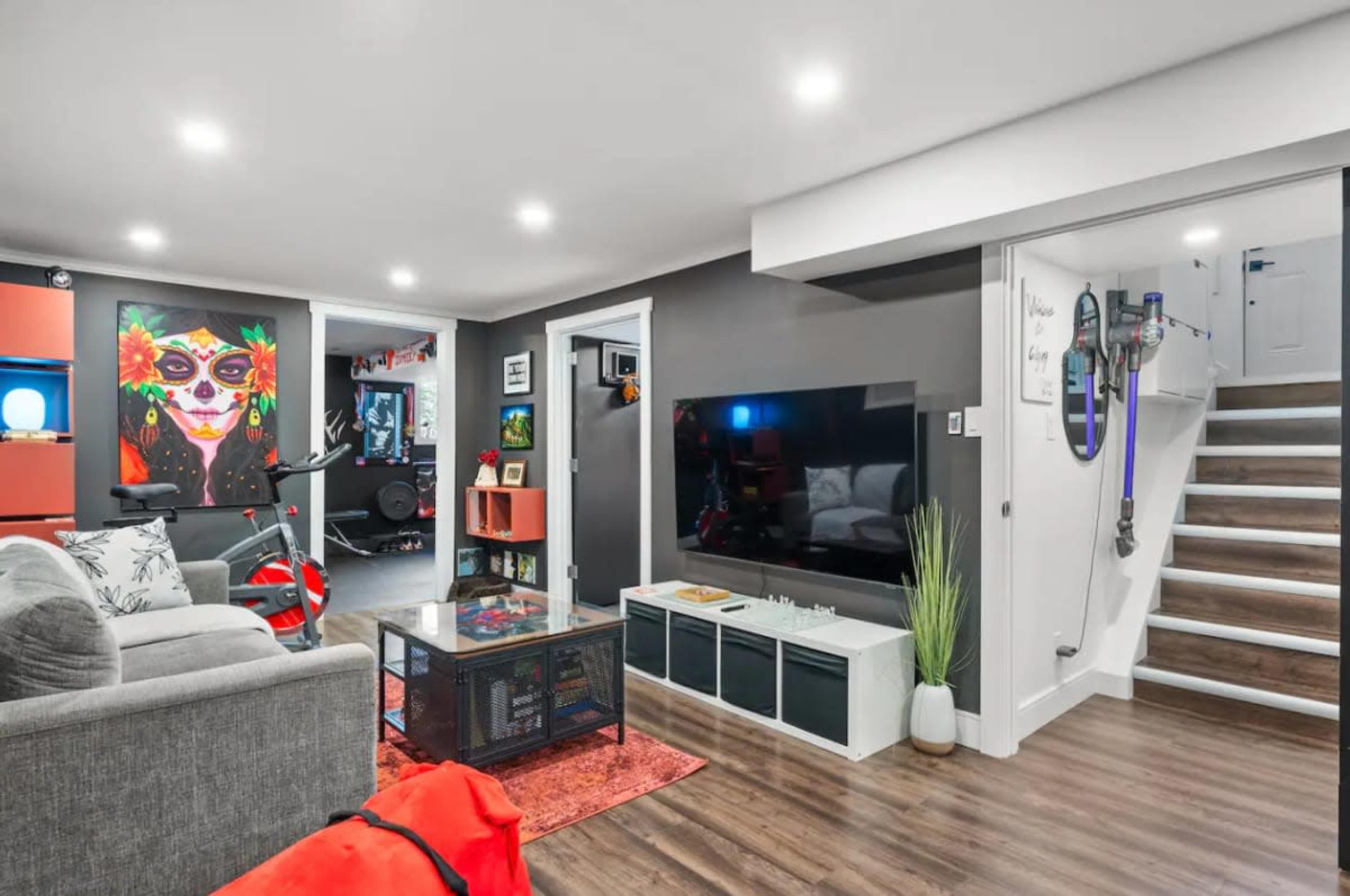 Cozy Calgary Retreat on 1/3 Acre – Stylish, Relaxing, and Full of Character Image in Northwest Calgary, Calgary, AB