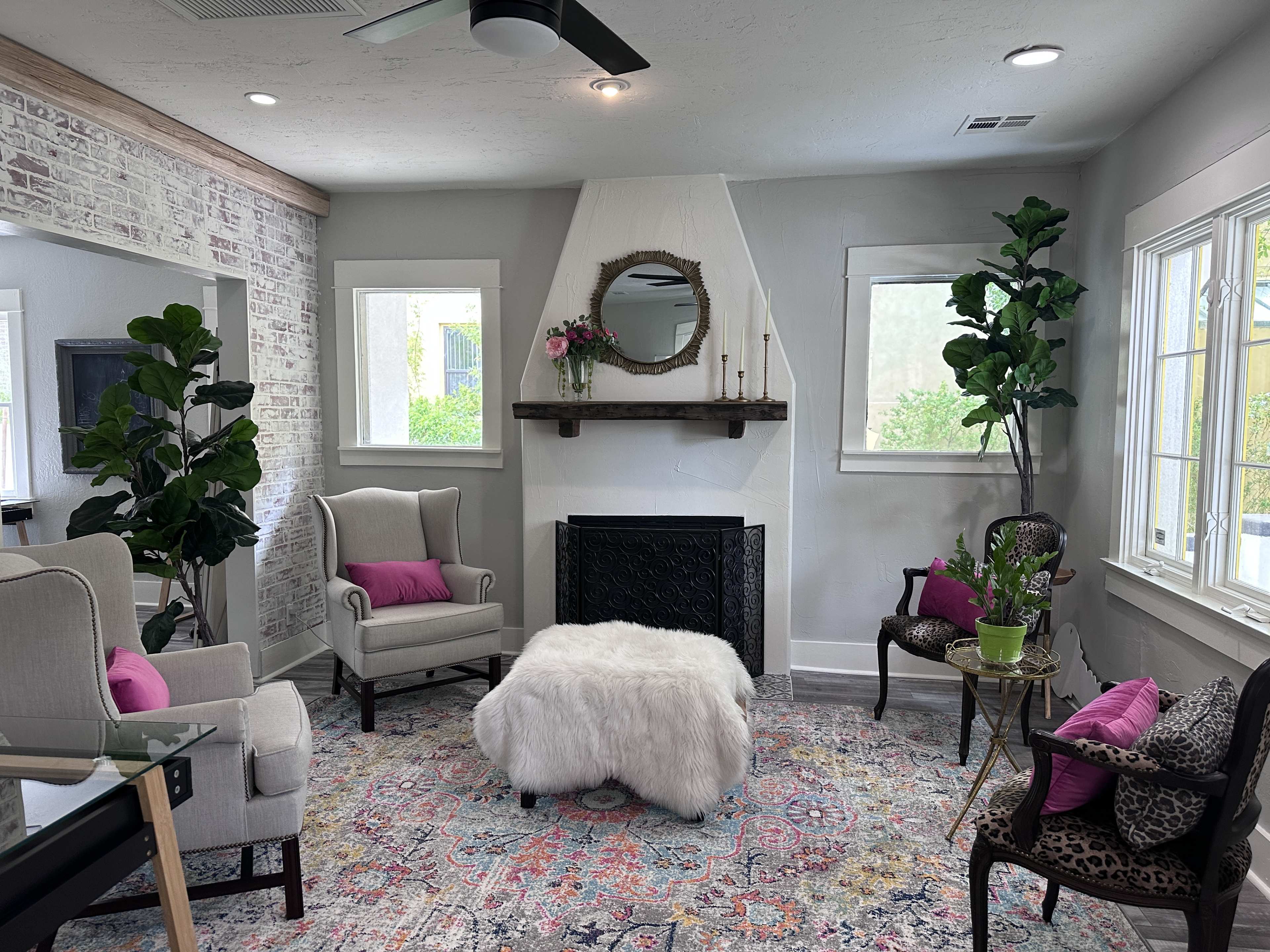 Charming Historic Bungalow with Modern Amenities Image in Central City, Phoenix, Arizona