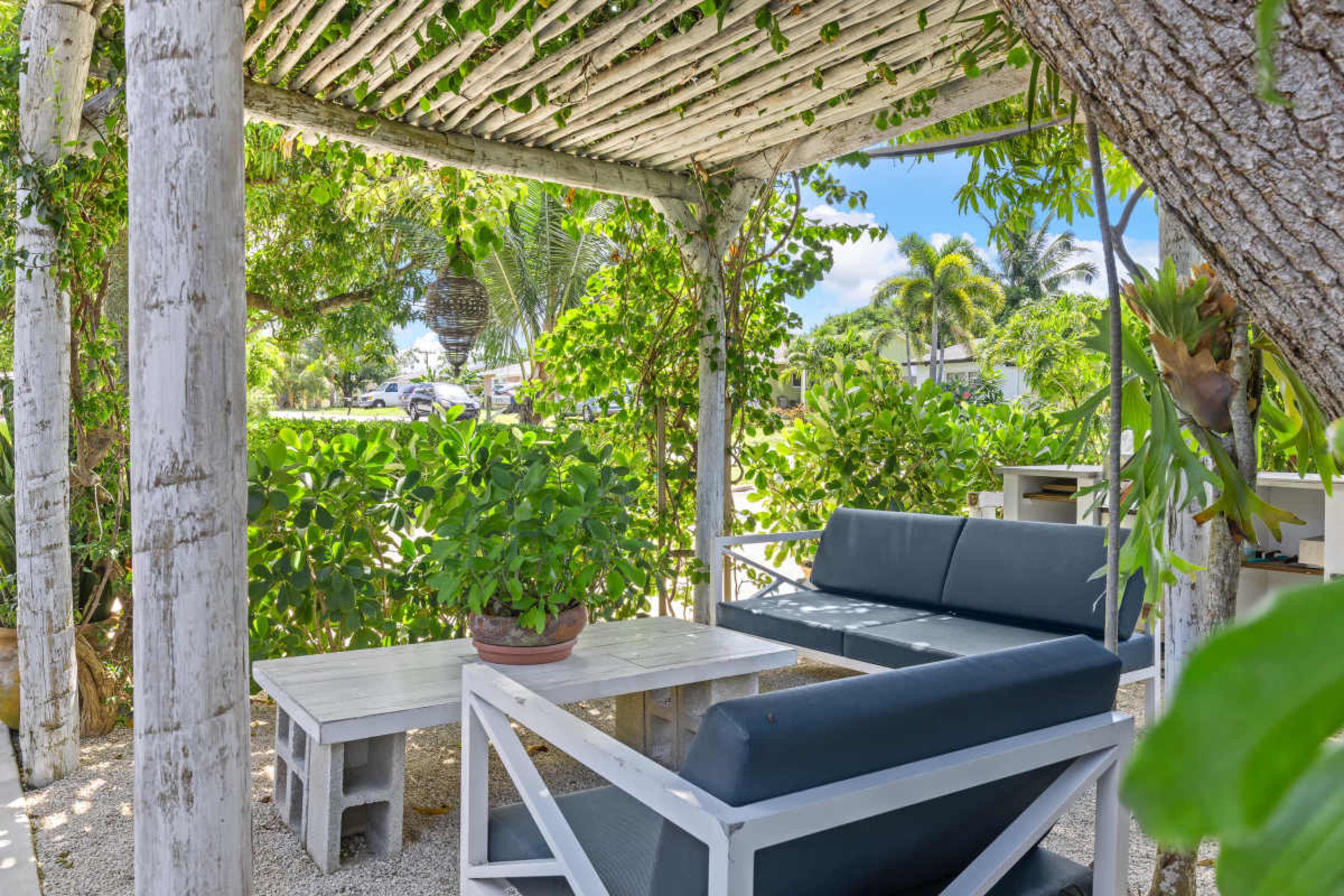 Creative Outdoor Oasis: A Inspiring Work Space for Innovation Image in Boynton Beach, Boynton Beach, FL