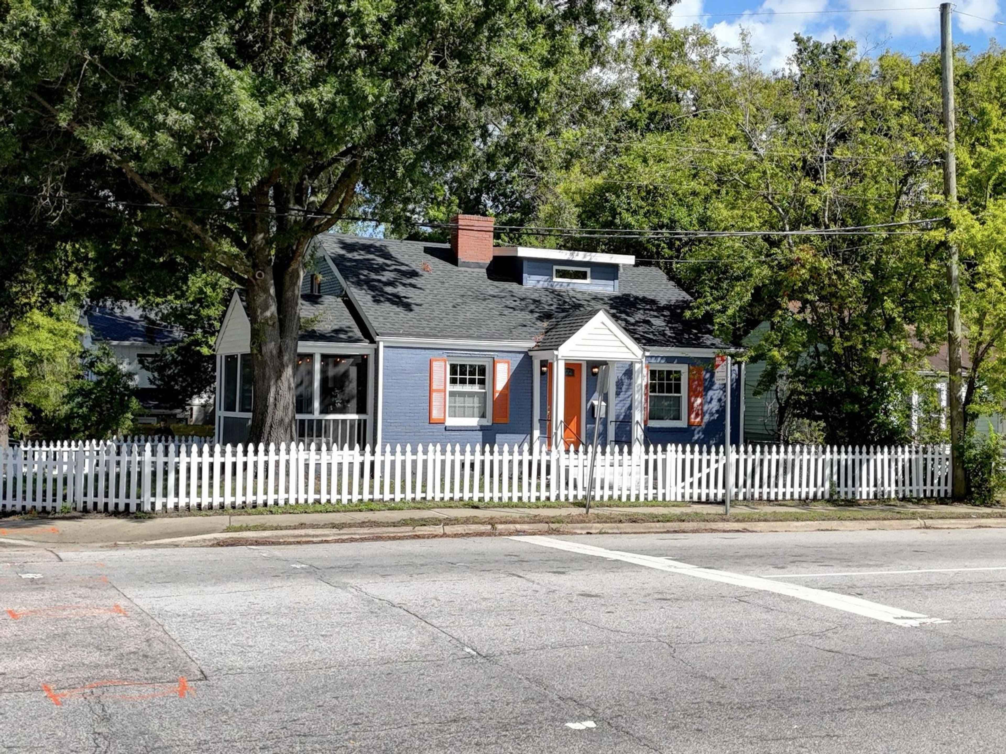 Gather! PingPong~6BR~PorchTV~Walk Dtwn~Pets~15+ Image in Downtown, Raleigh, NC