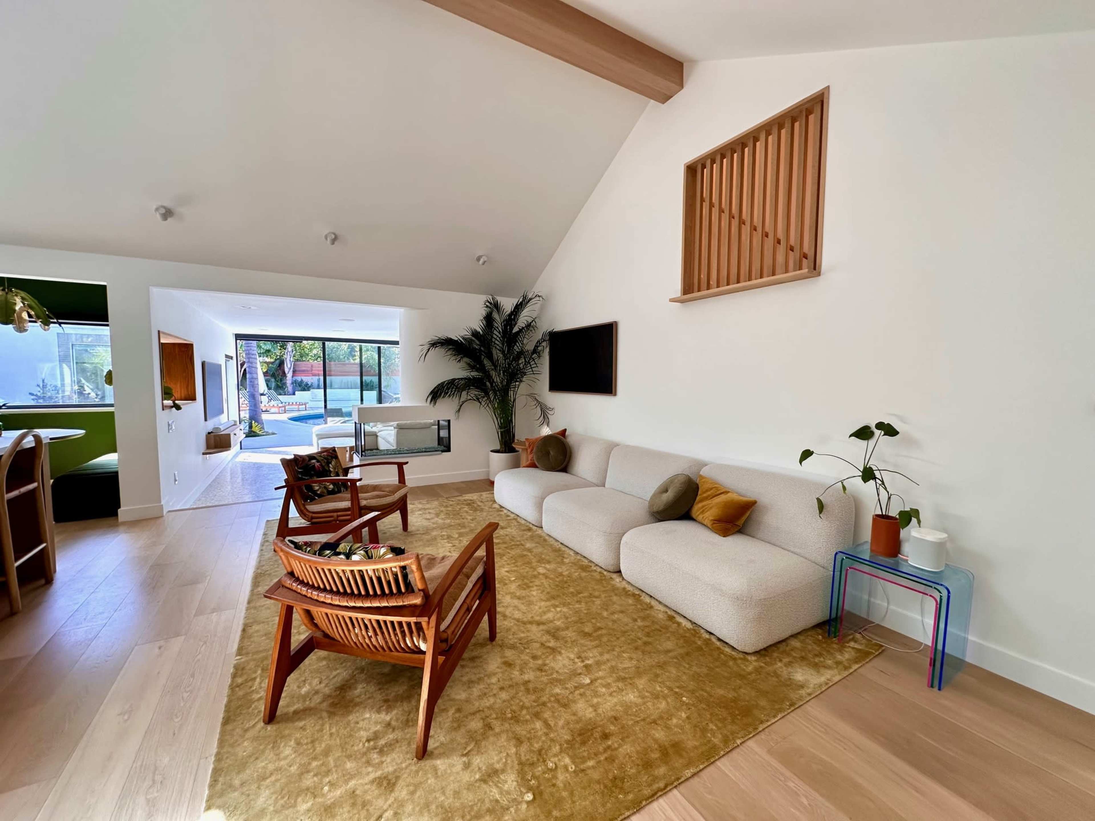 Modern Westside House with Pool & Natural Light Image in Westchester, Los Angeles, CA