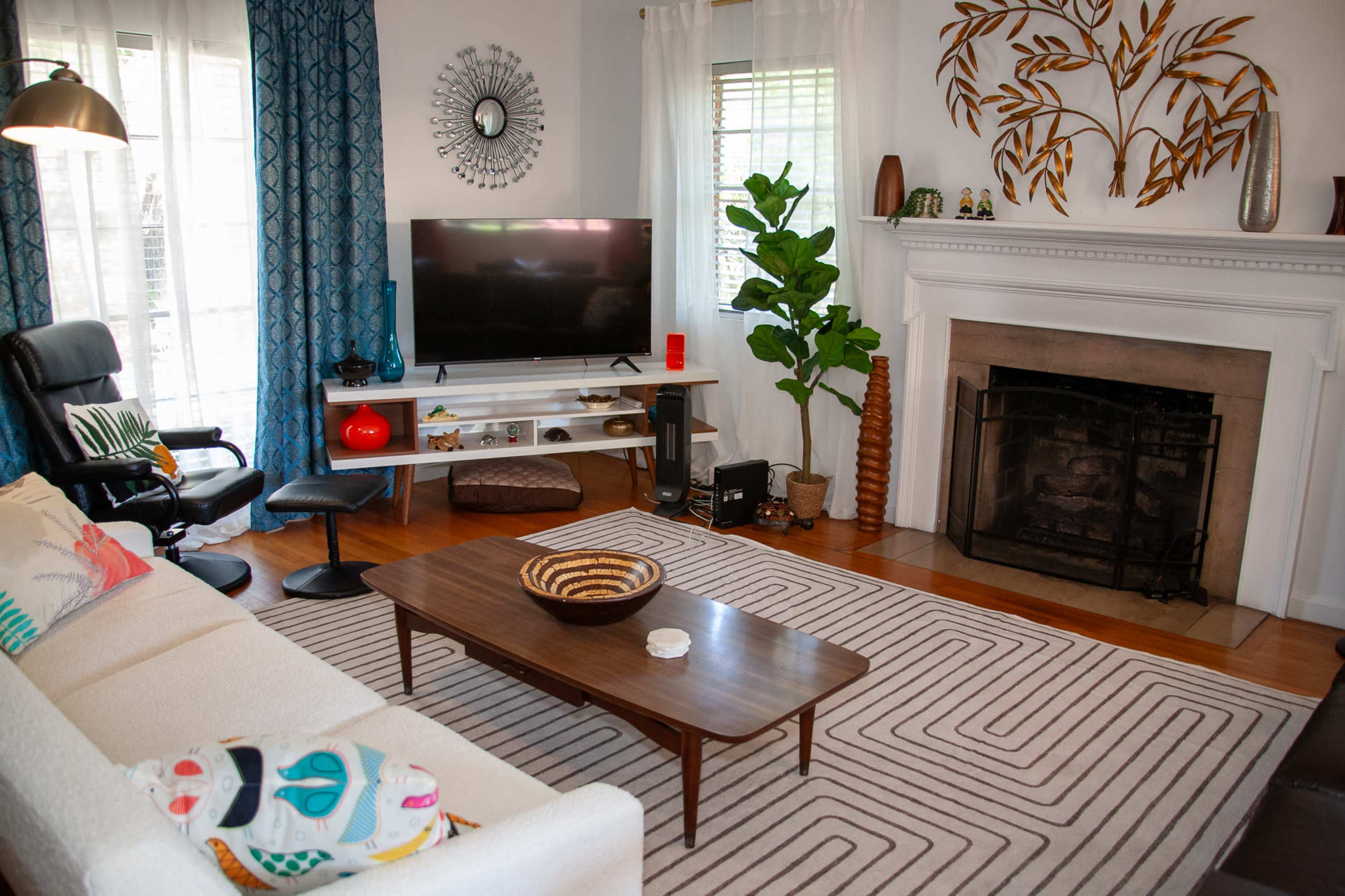 Midtown Meeting with Backyard Oasis & Cocktail Pool Image in Chatham Crescent, Savannah, GA