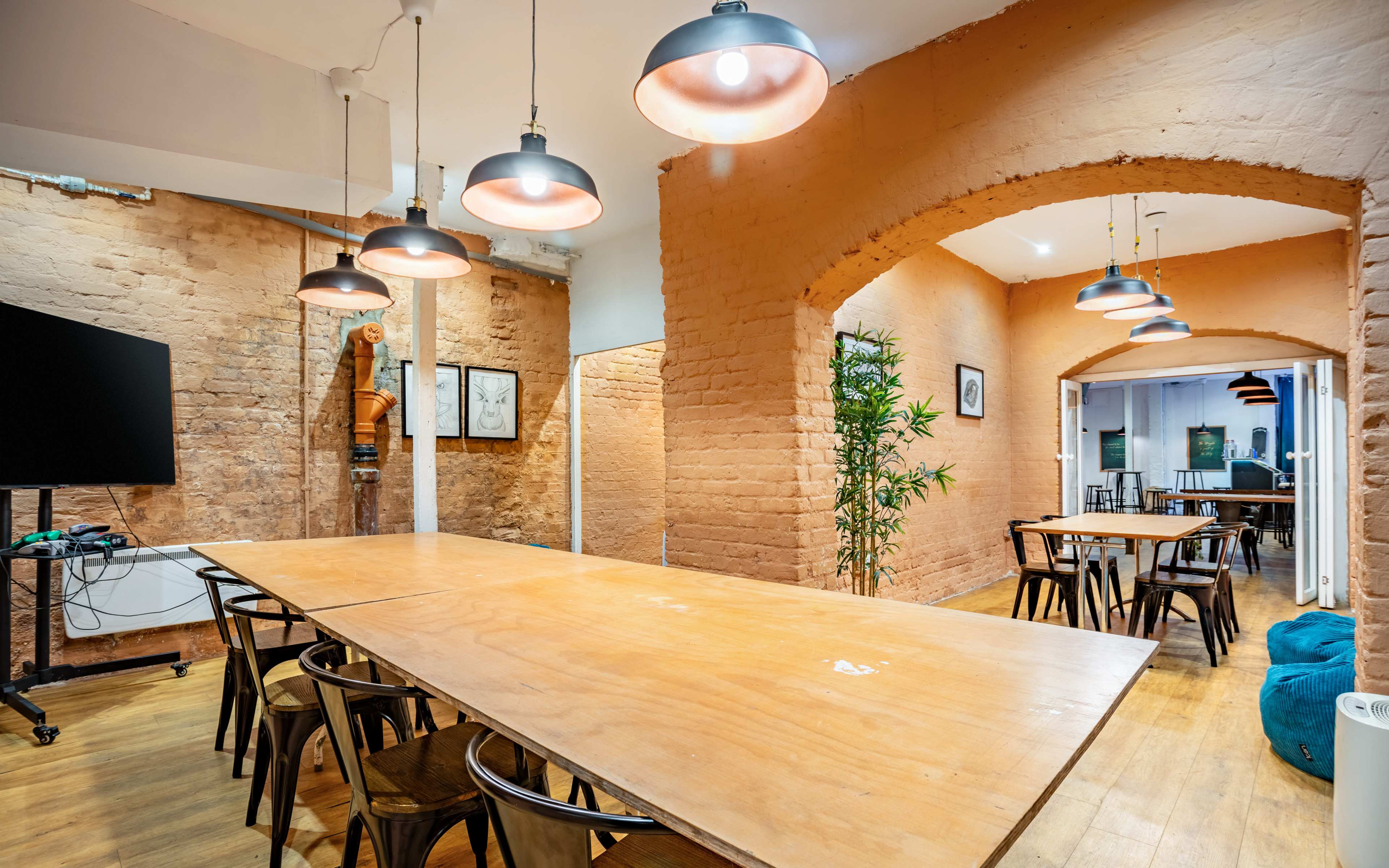 NewYork Style High Ceiling Premises Image in Shoreditch, London, 