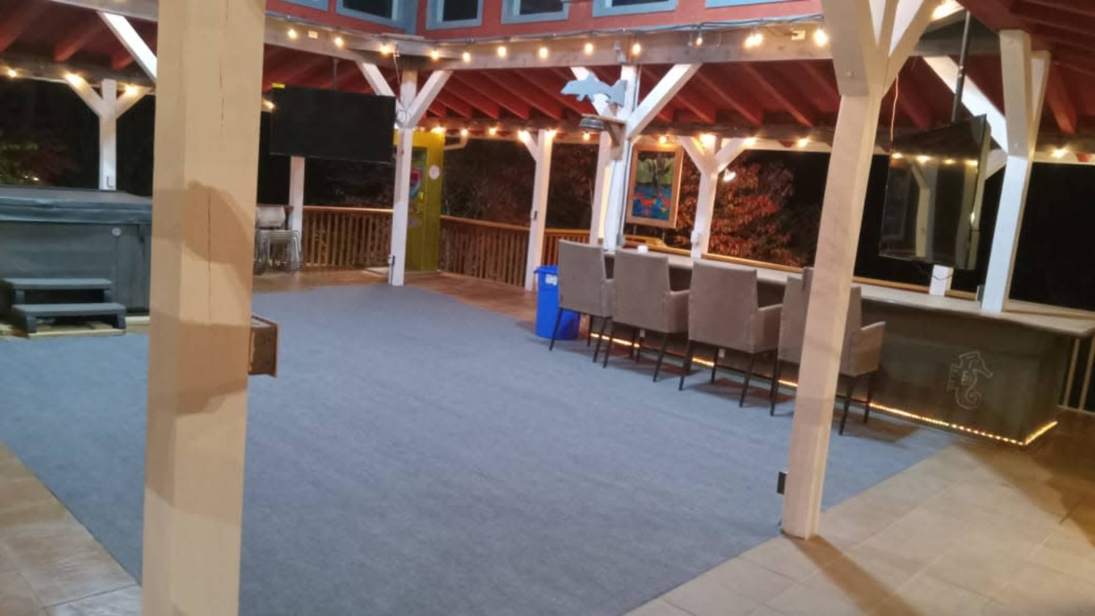 Château on the Lake with Hot Tub. Image in Acworth, Acworth, GA