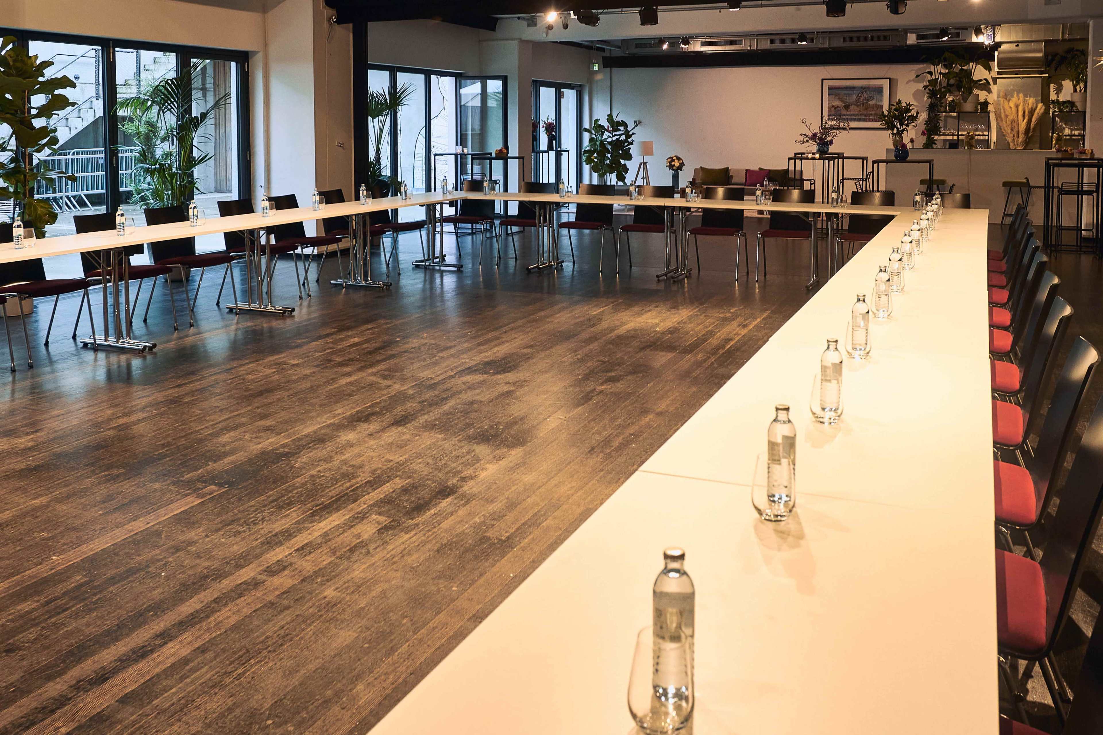 Large, light-filled square room for your event with access to the courtyard, wheelchair accessible Image in Kreuzberg, Berlin (Kreuzberg), 