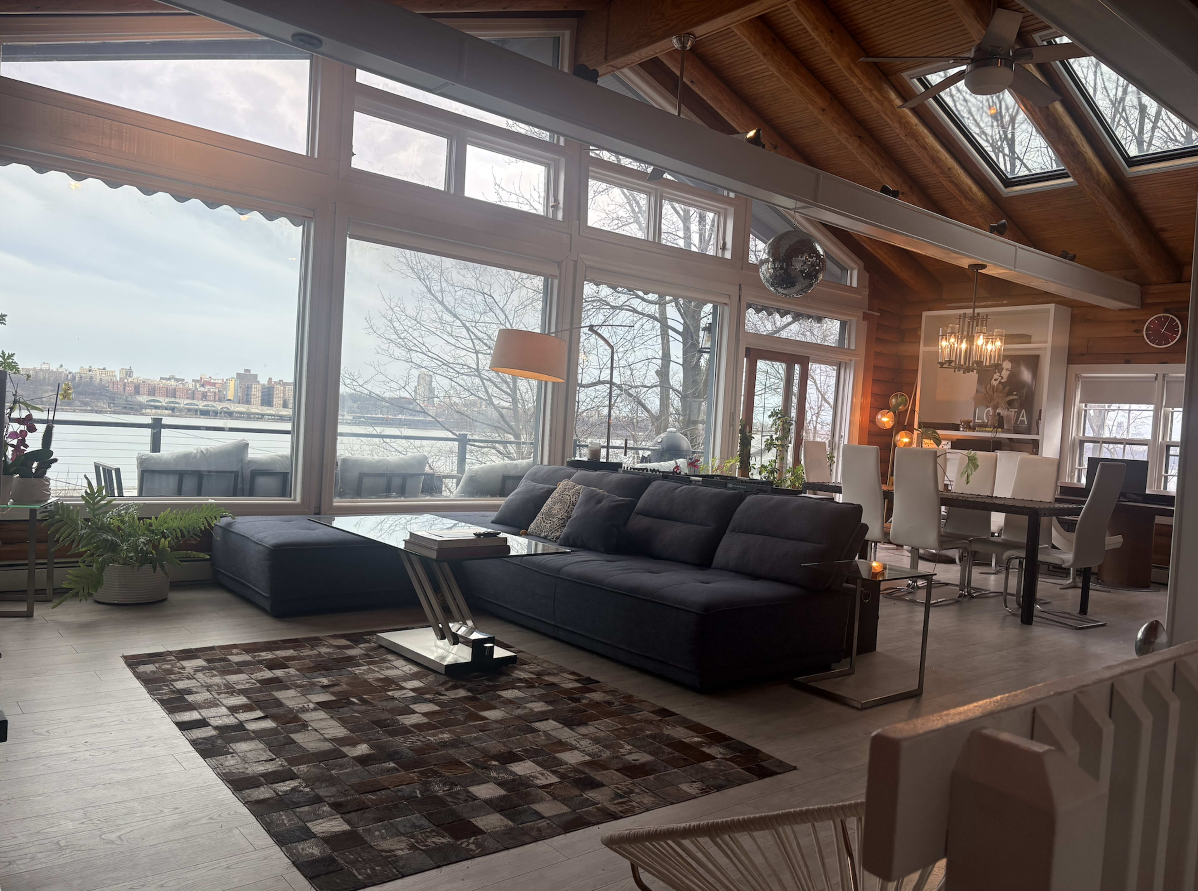 Chic Cabin on the River Image in Edgewater, Edgewater, NJ