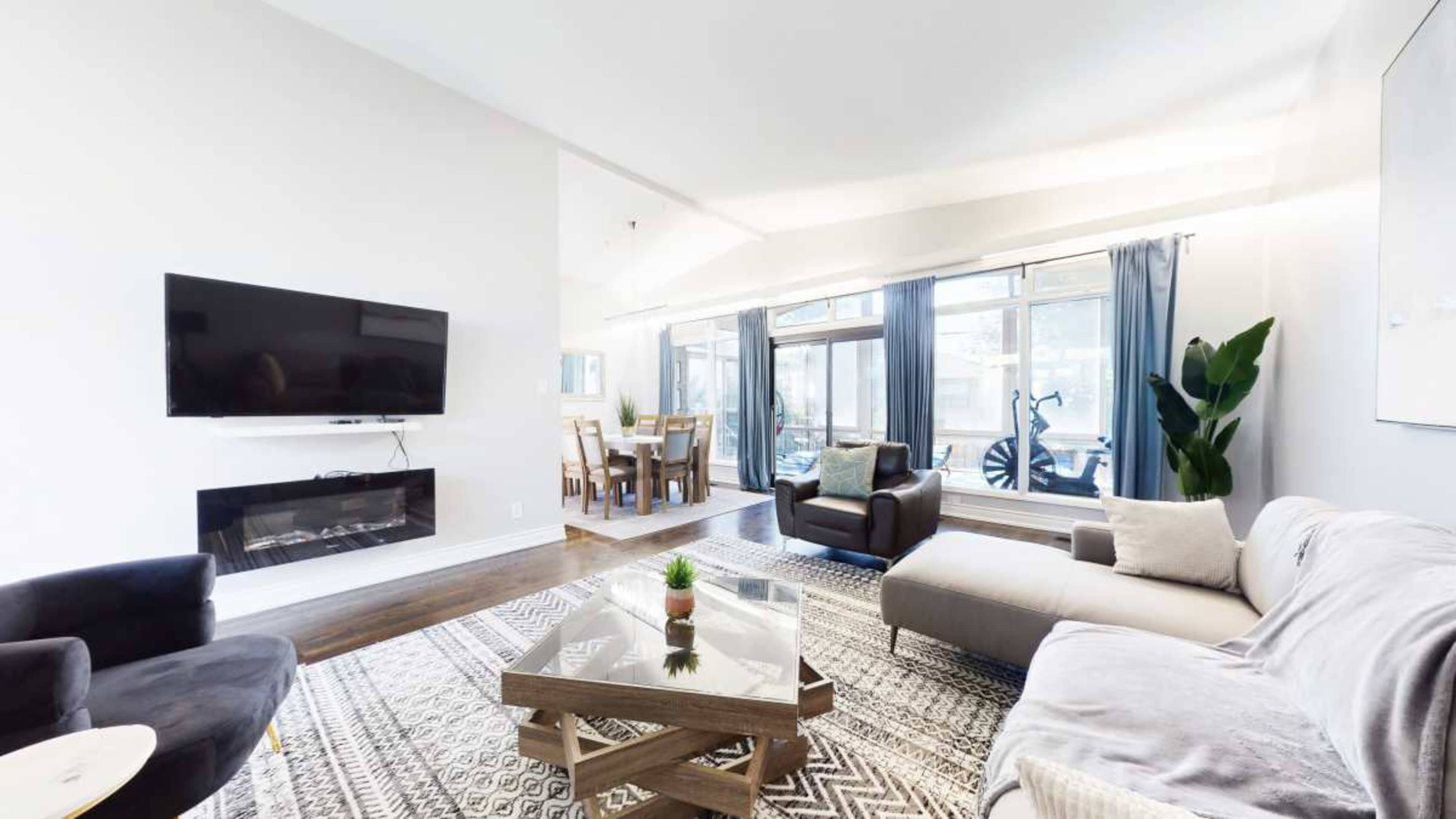 Spacious Open Concept Home Image in Bathurst Manor, North York, ON
