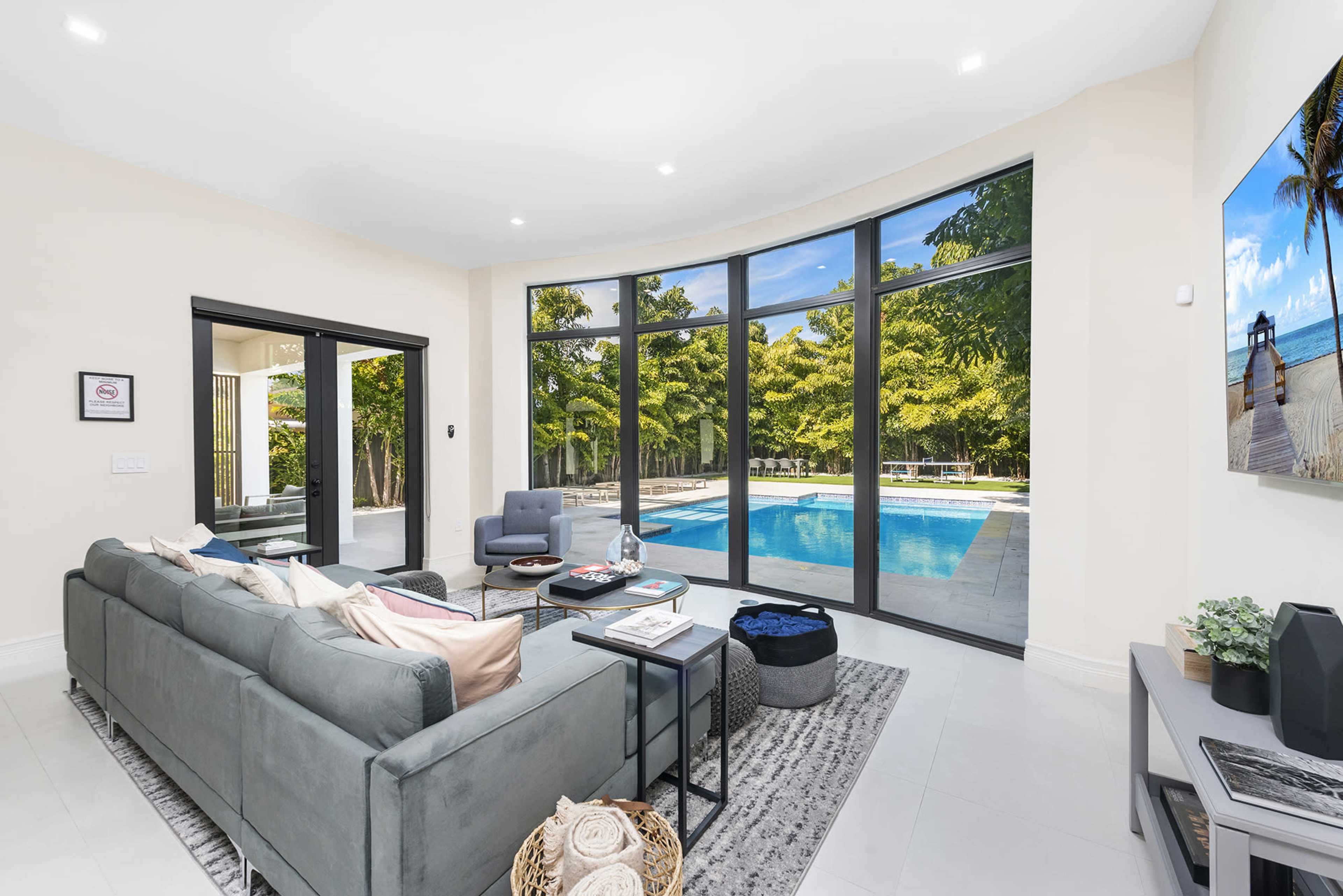 Casa Brisa Image in Coral Terrace, Miami, FL