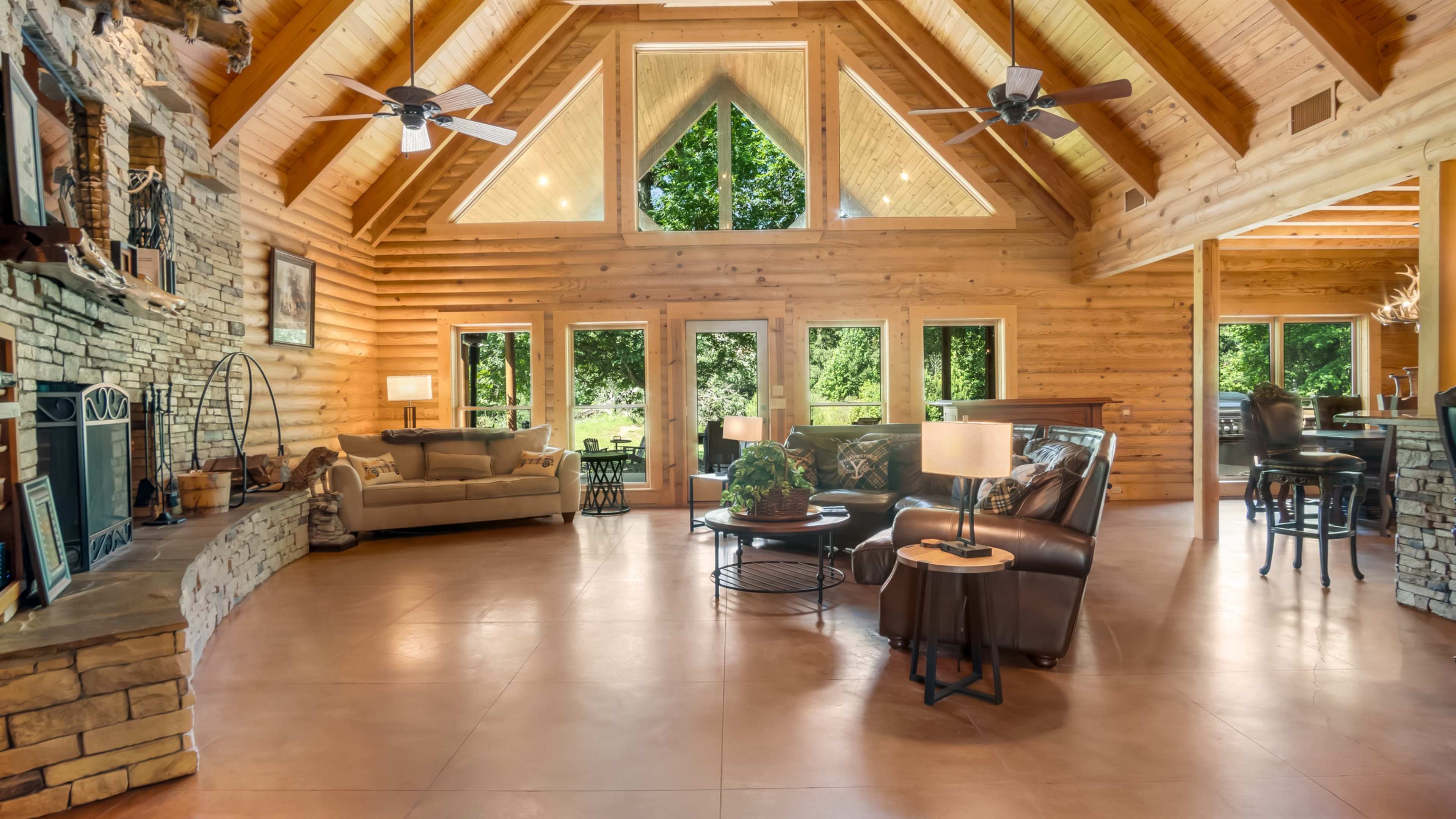 Rustic Cabin with Spacious Outdoor Event Space Image in Willis, Willis, TX