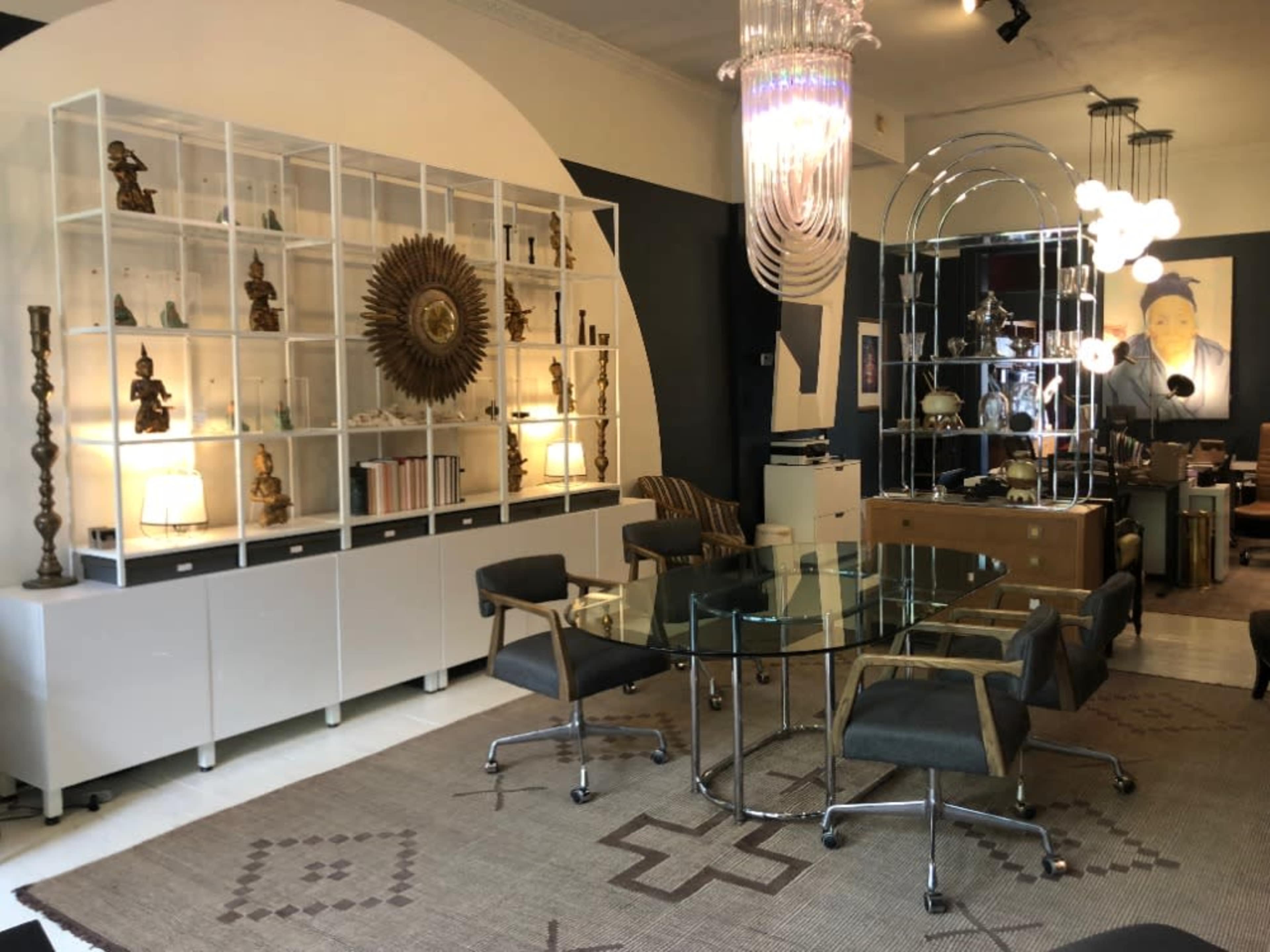 Indoor Studio & Showroom w. Extra Restroom