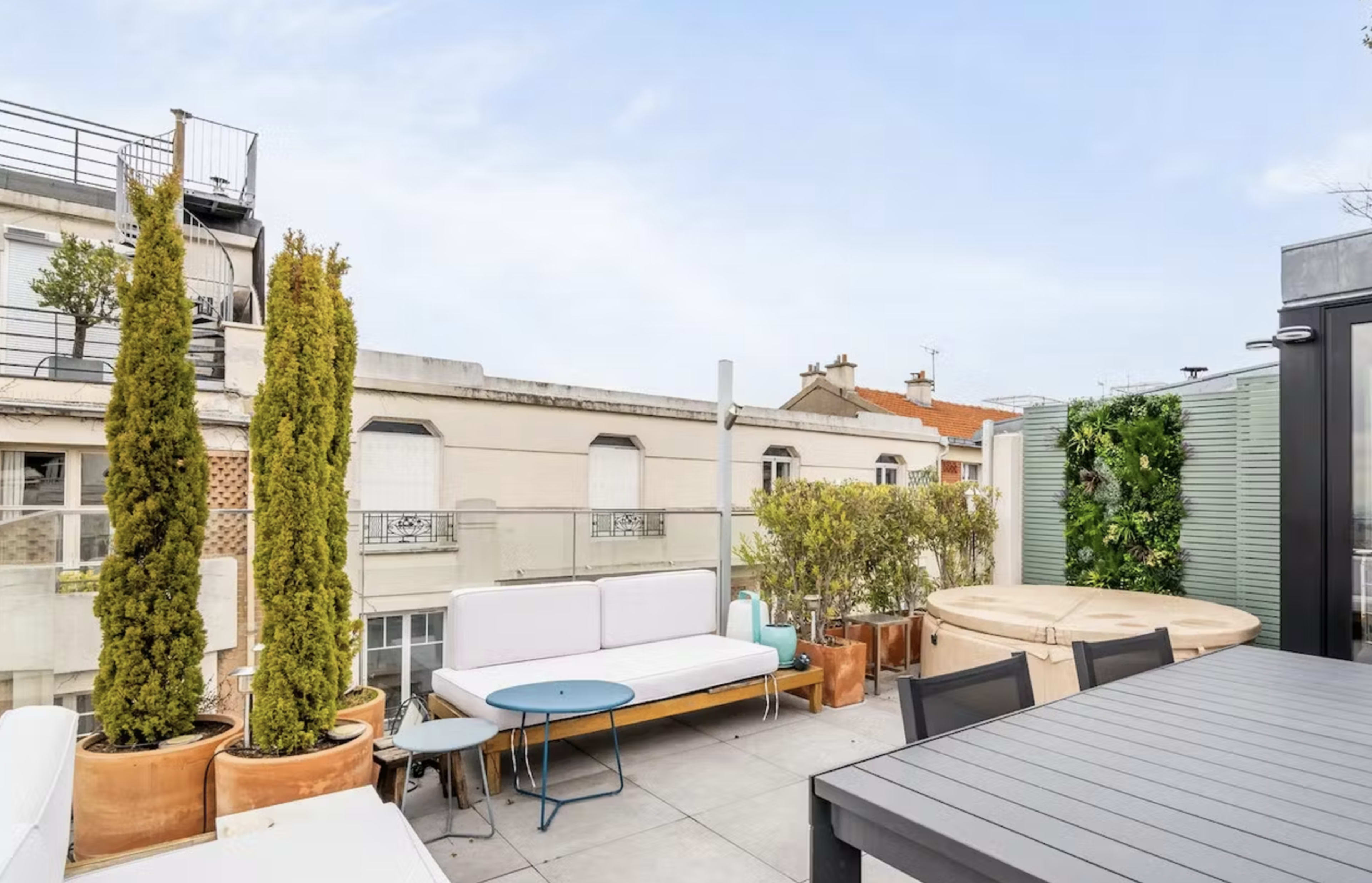Appartement avec rooftop et vue sur la tour Eiffel, lieu parfait pour shooting / tournage Image in Buttes-Chaumont, Paris
