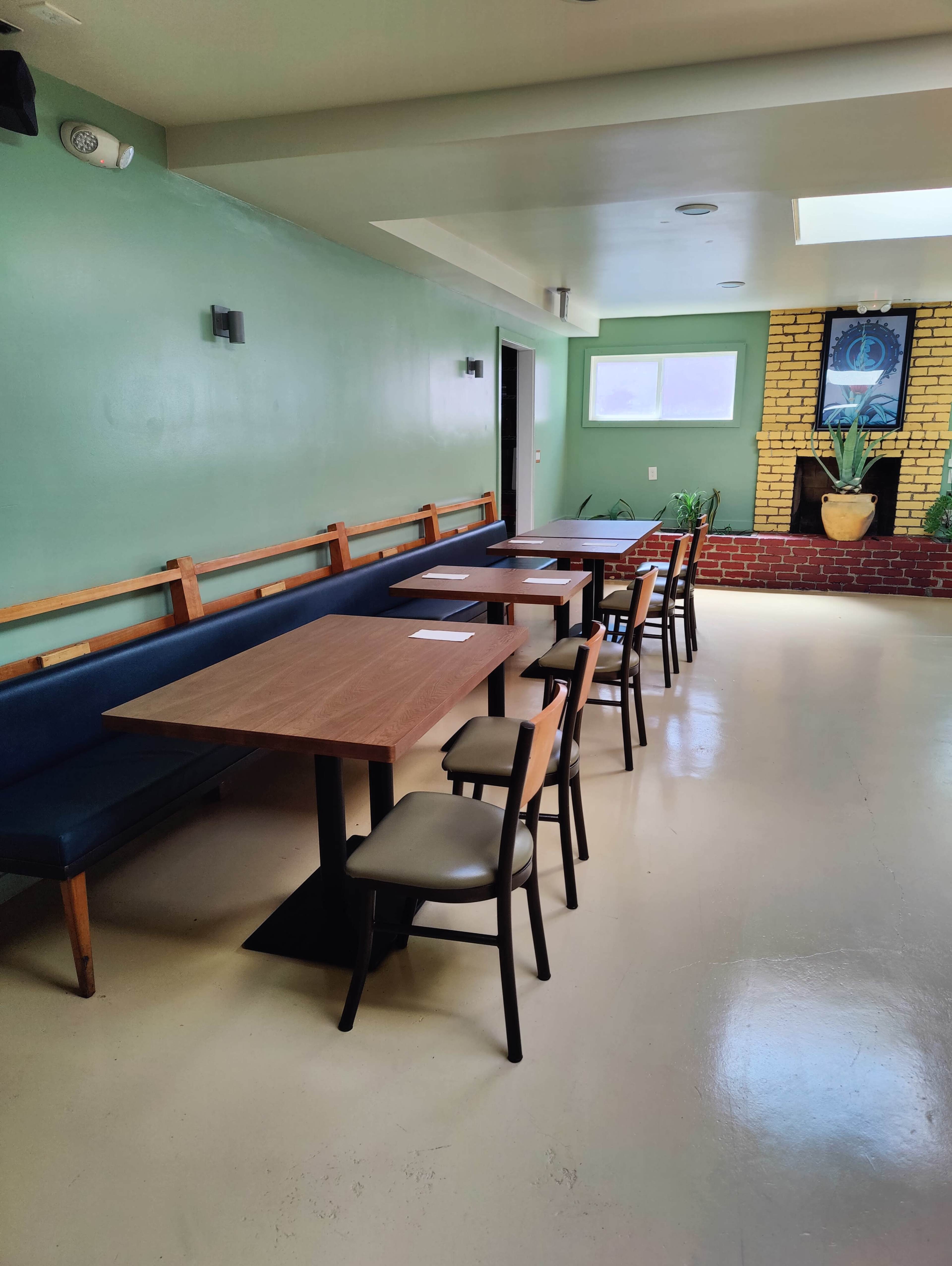 Centrally located restaurant / bar Image in Temescal, Oakland, CA