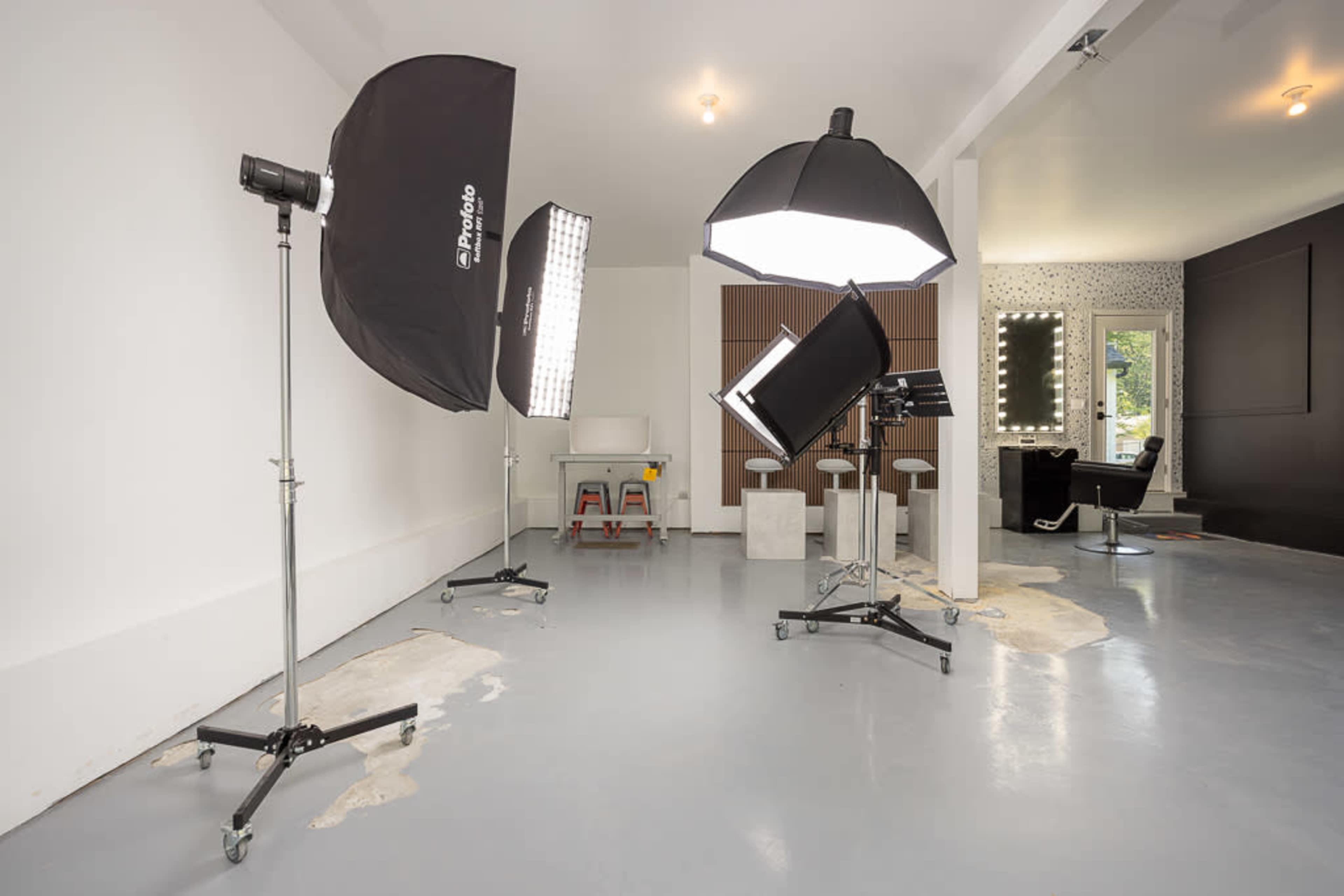 Indoor/Outdoor Creative Space with Natural Light Image in Ramapo, Airmont, NY