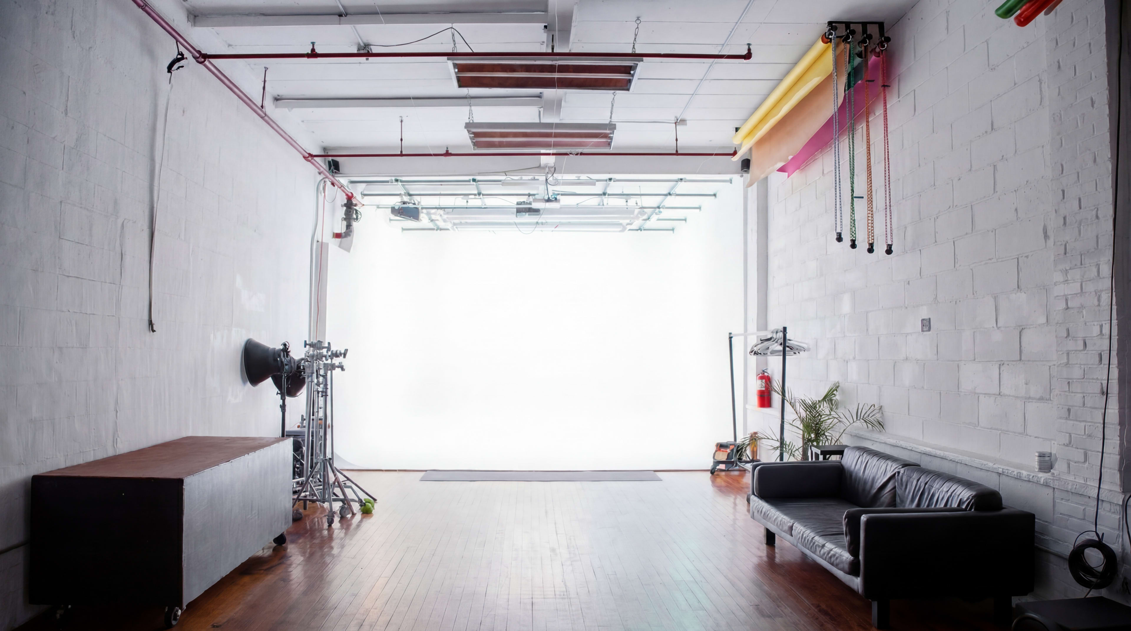 White Spacious Cyclorama Studio on the Ridgewood/Bushwick Border Image in Ridgewood, Ridgewood, NY