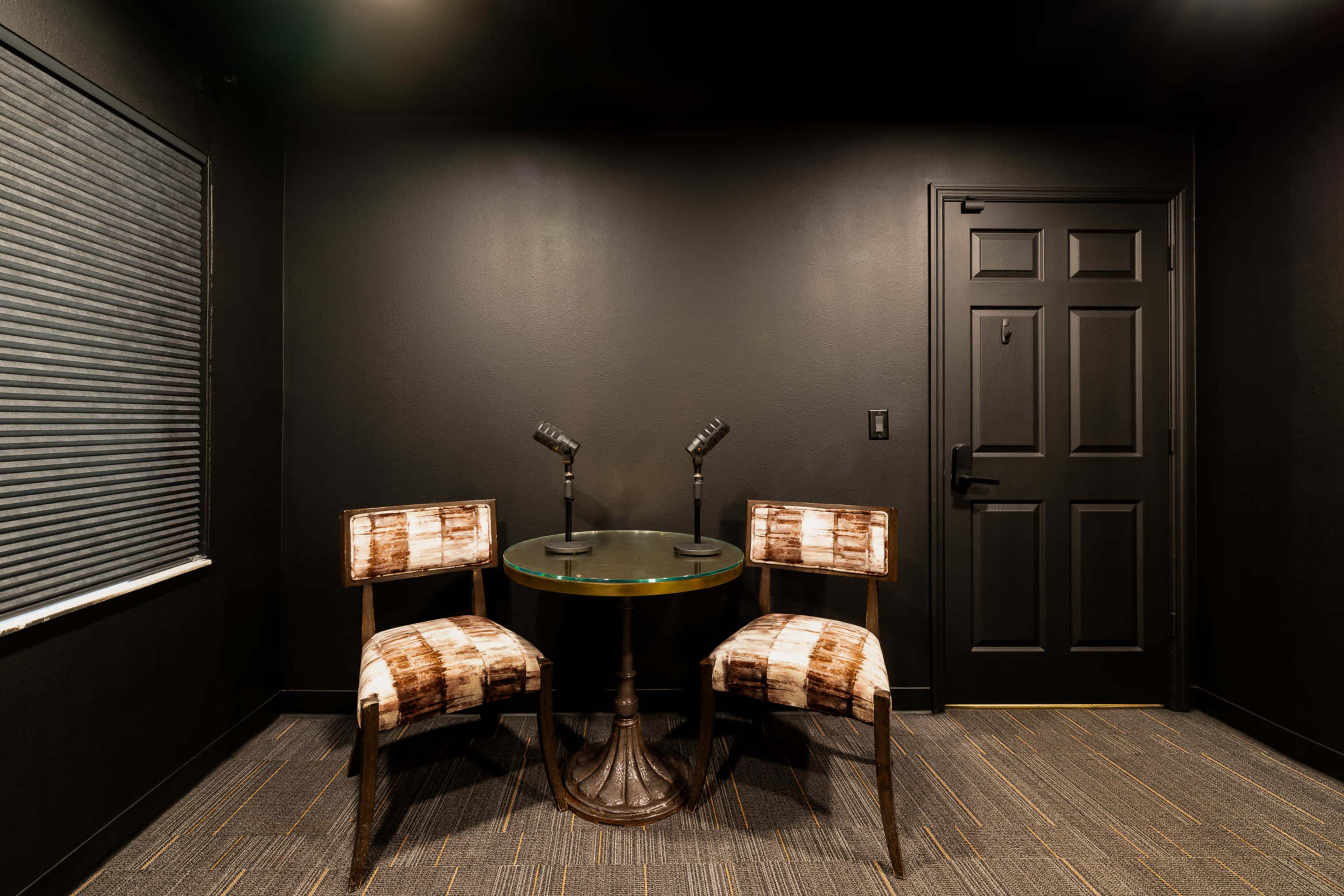 Mid-Town Meetup | Event + Meeting + Podcast Space Image in Northwest Tampa, Tampa, FL