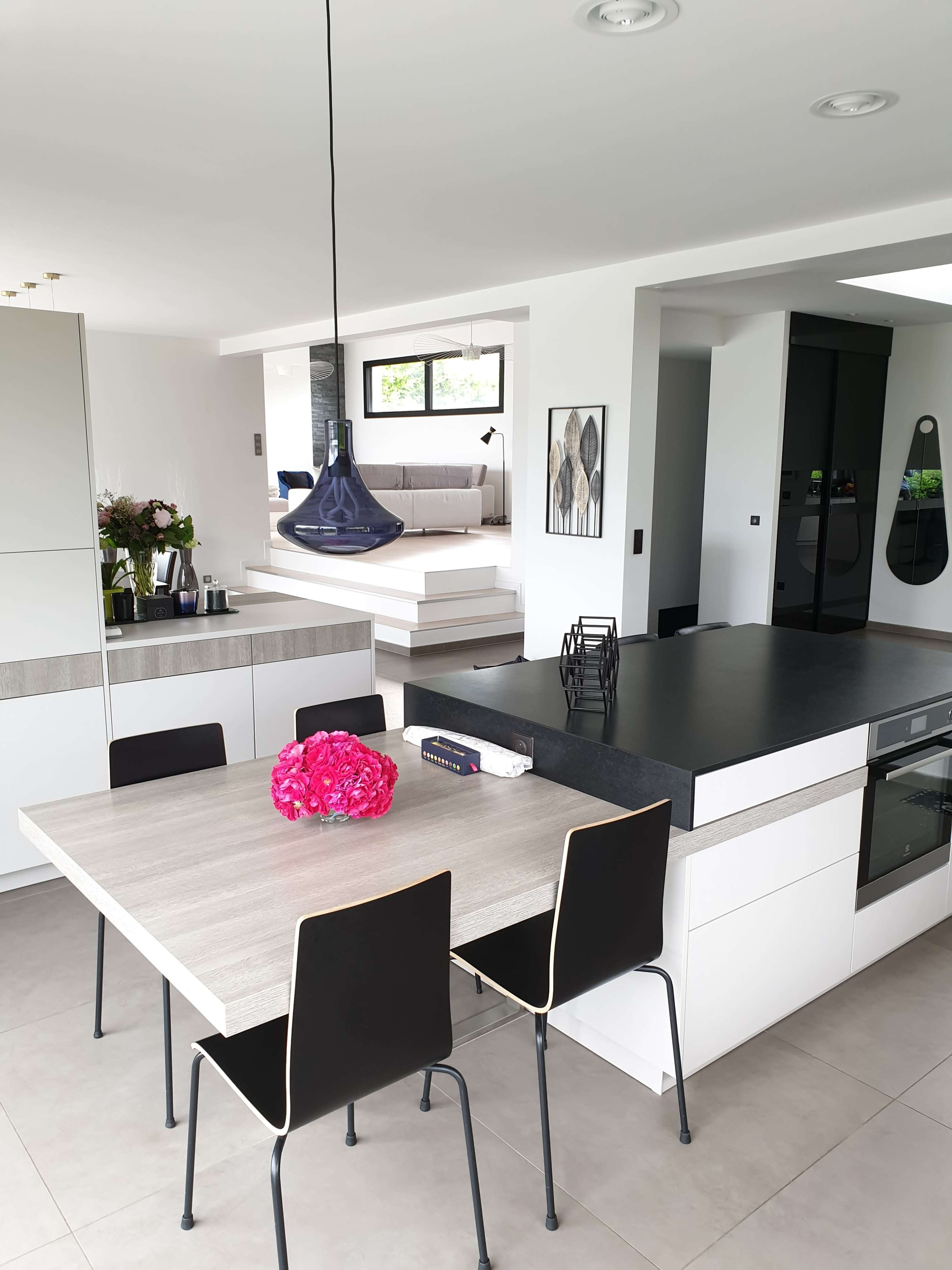 Confidential Villa with Pool & Rooftop Views — Private Day Retreat (12 guests) Image in Vésenex, Divonne les Bains