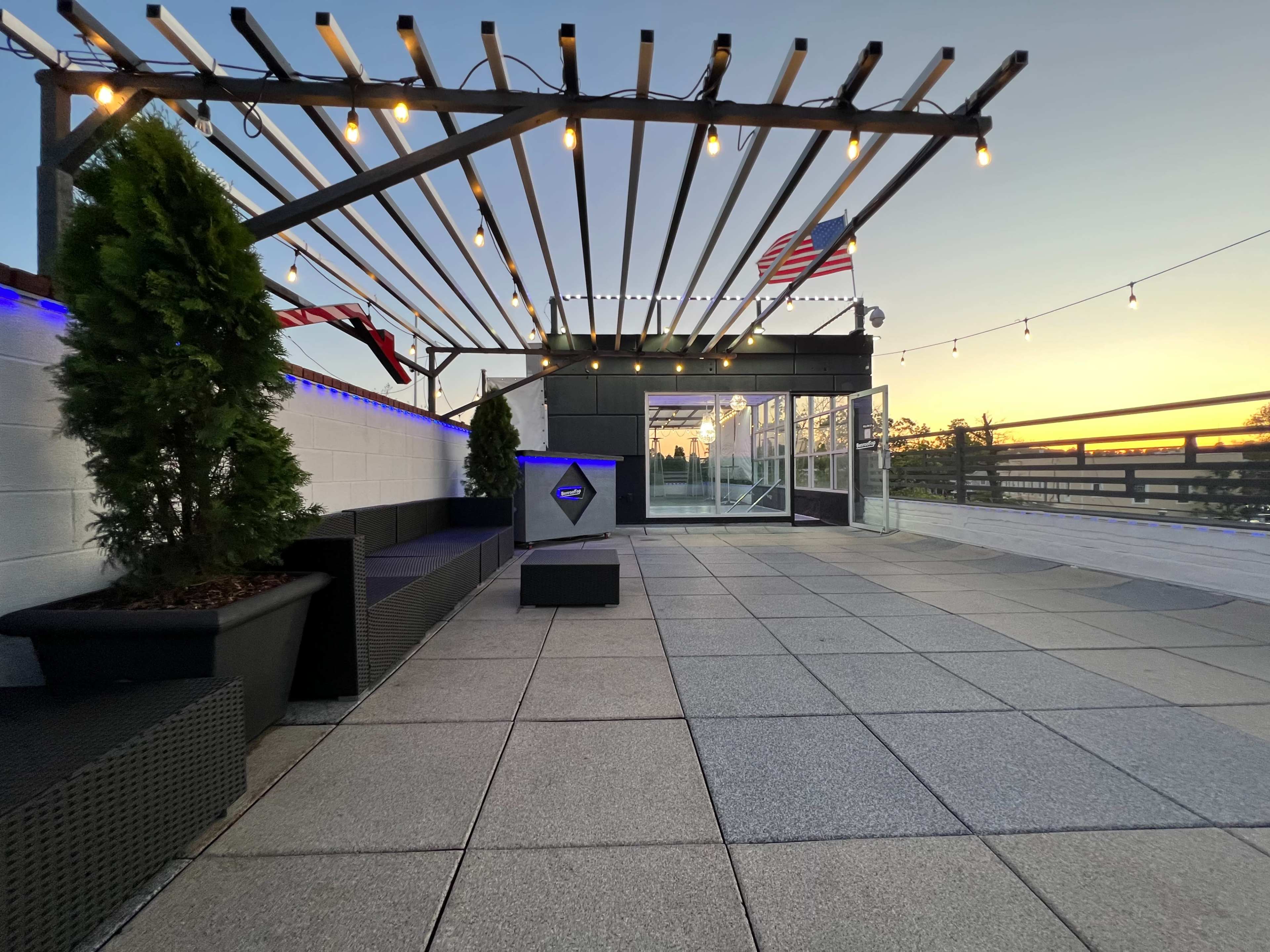 Commissary Kitchens License (H26) w/ ROOFTOP venue available Image in Ozone Park, Ozone Park, NY