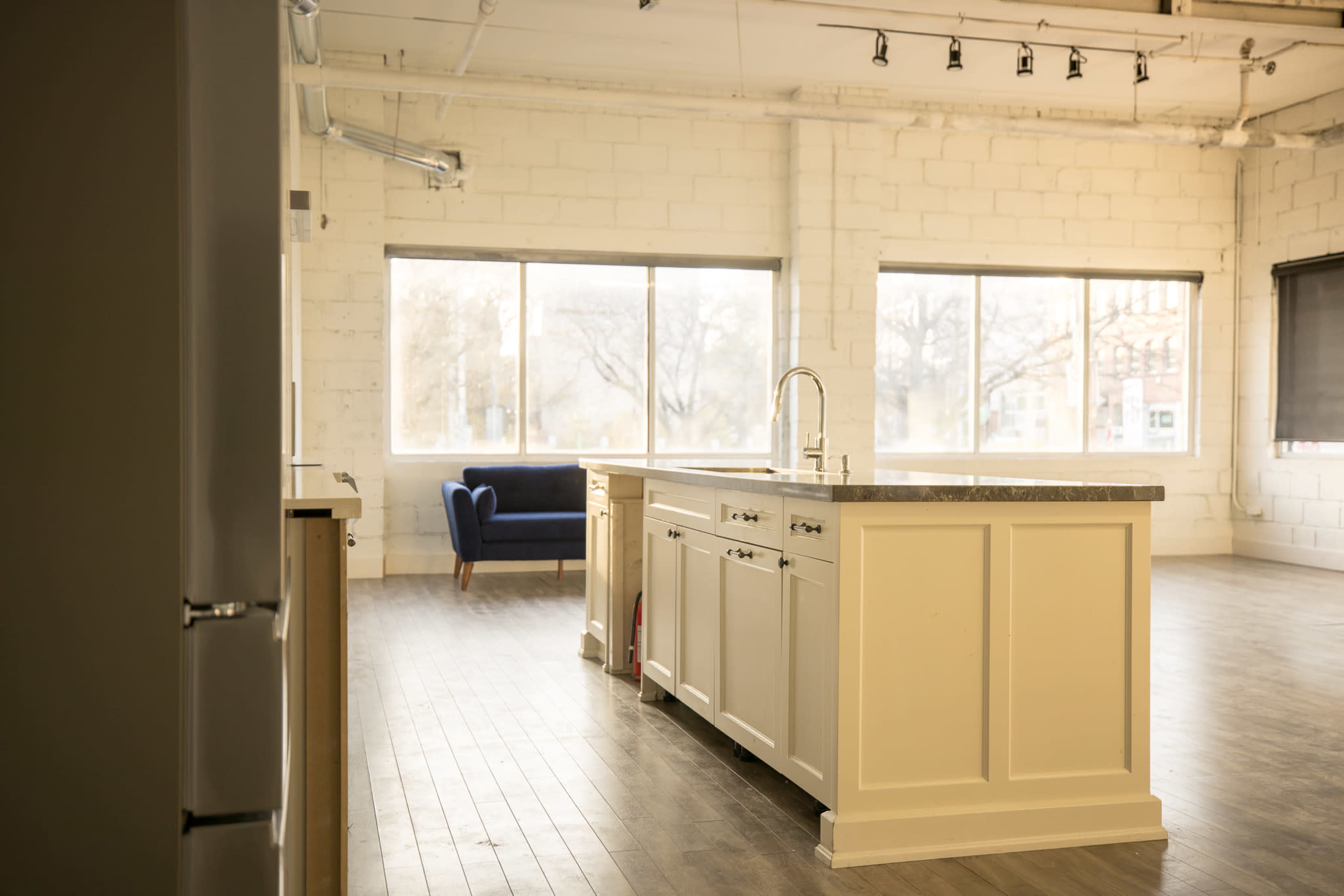 Queen West, loft style, functional kitchen Image in Niagara, Toronto, ON