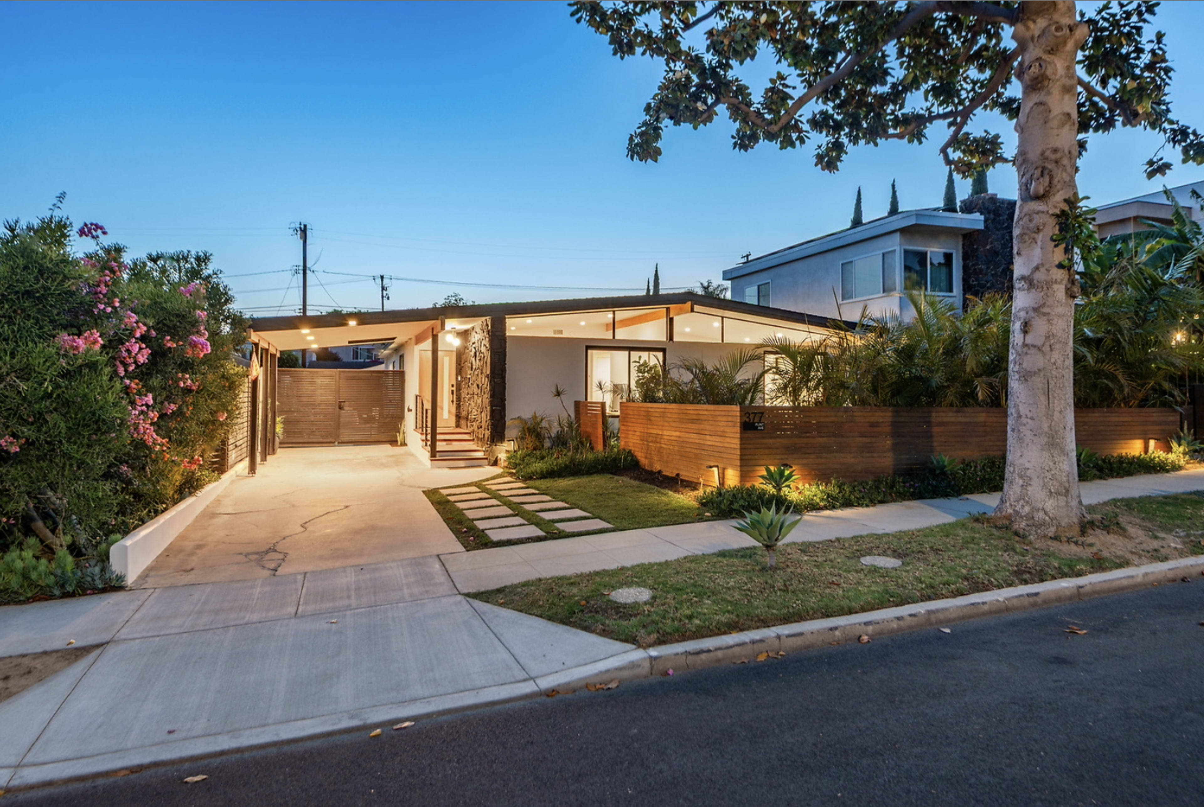 Mid-Century Modern Beach Villa House Image in Alamitos Heights, long beach, CA