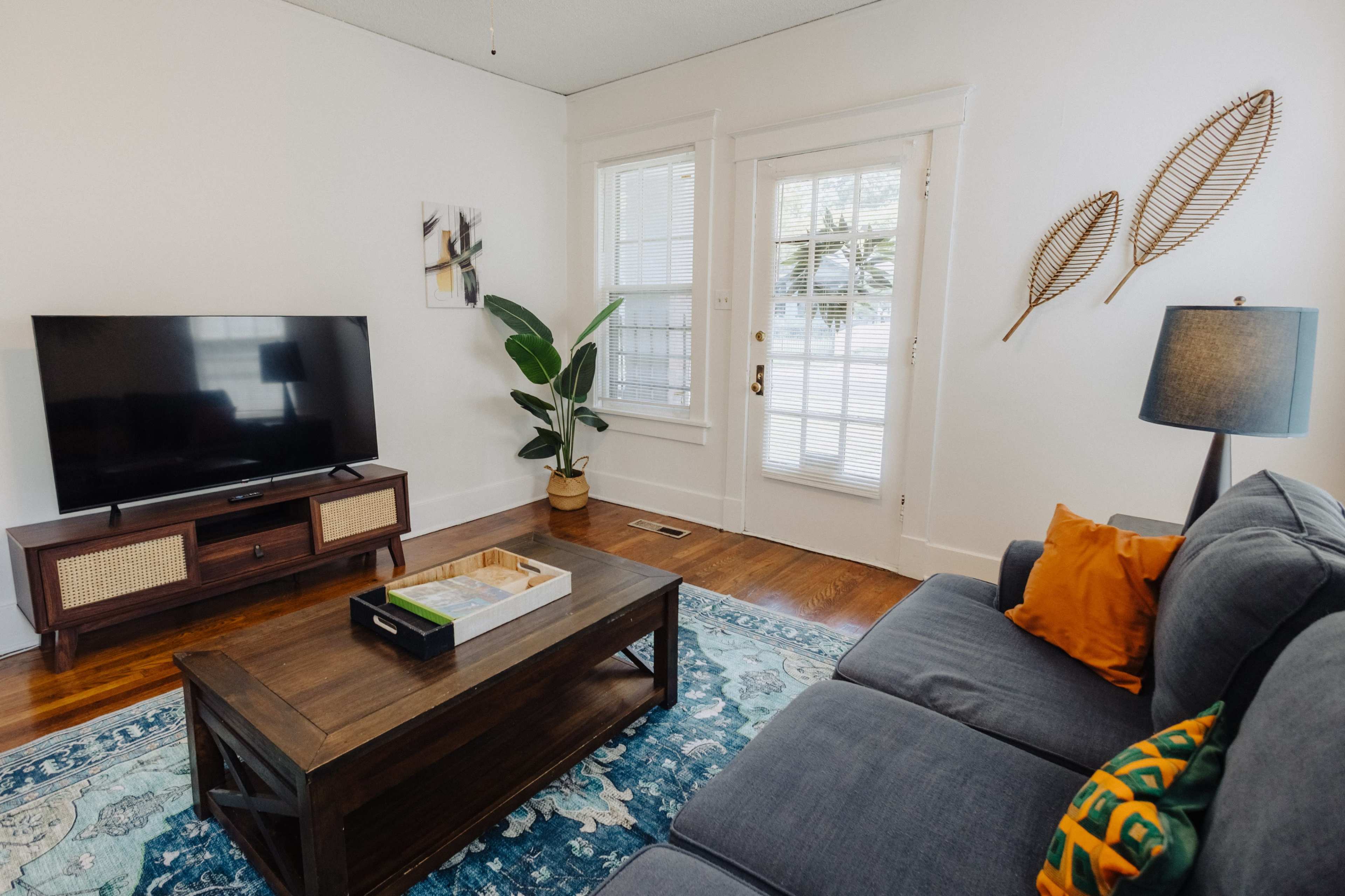 Historic Revival 2BR Midtown Memphis Free Parking Image in Evergreen, Memphis, TN